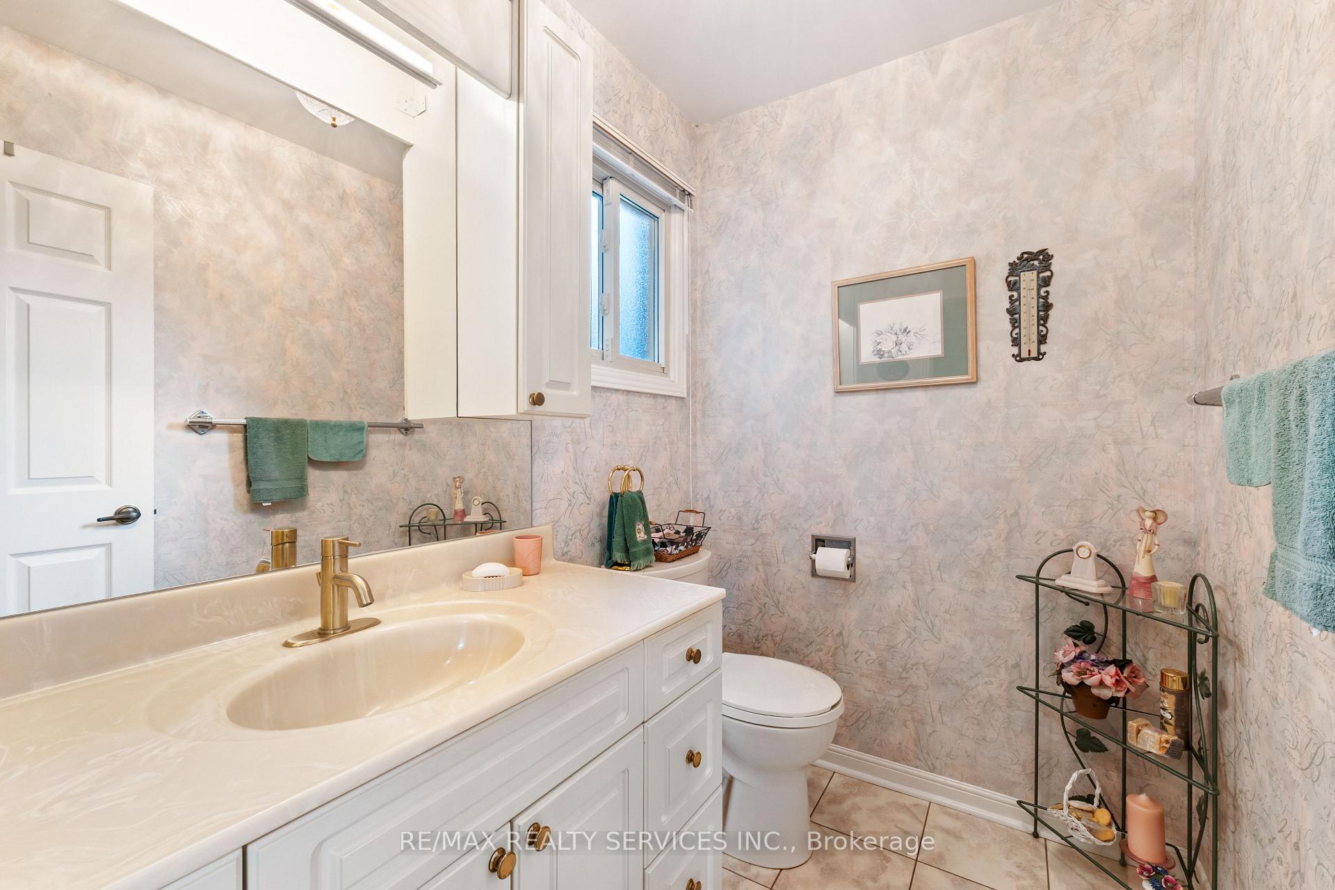 Photo 24 of 22 Oldham Crescent, Brampton, Snelgrove — HOMEH