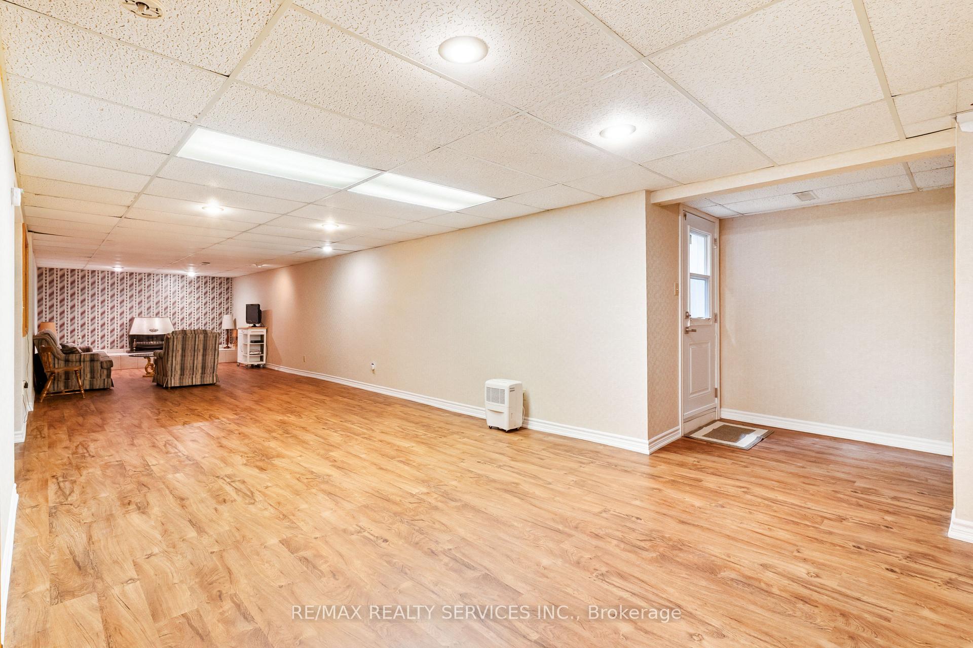 Photo 32 of 22 Oldham Crescent, Brampton, Snelgrove — HOMEH