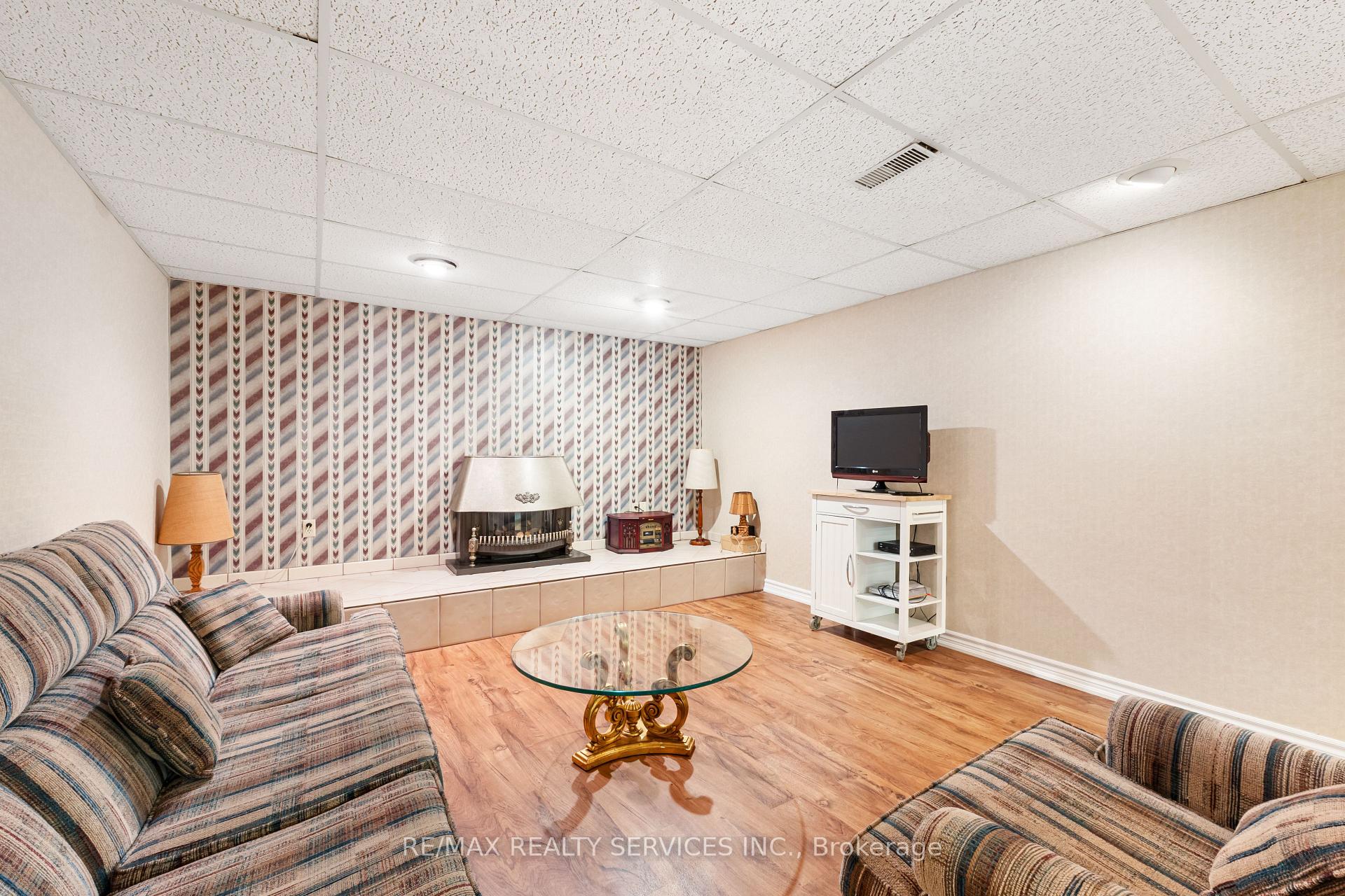 Photo 33 of 22 Oldham Crescent, Brampton, Snelgrove — HOMEH