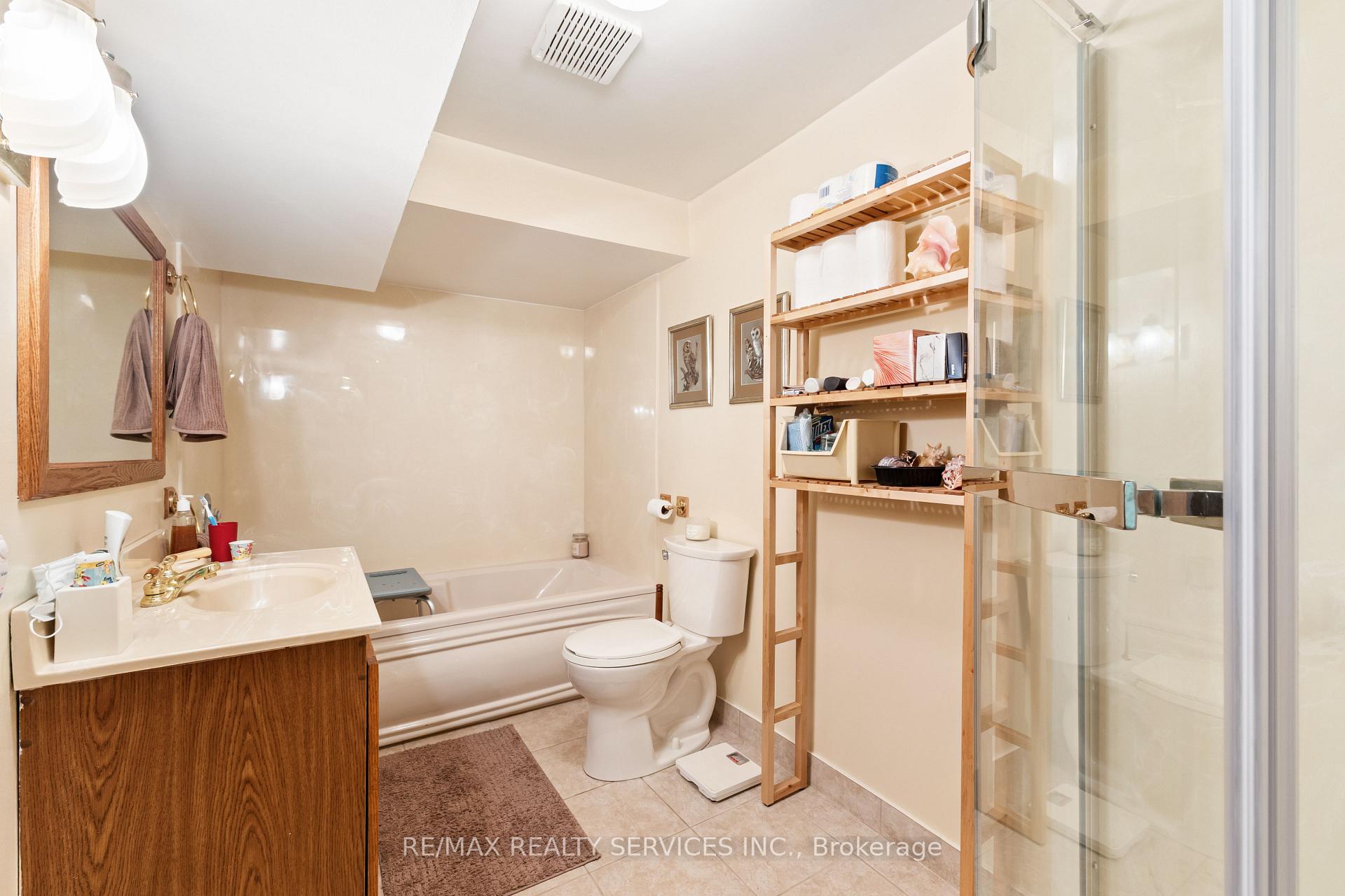 Photo 35 of 22 Oldham Crescent, Brampton, Snelgrove — HOMEH