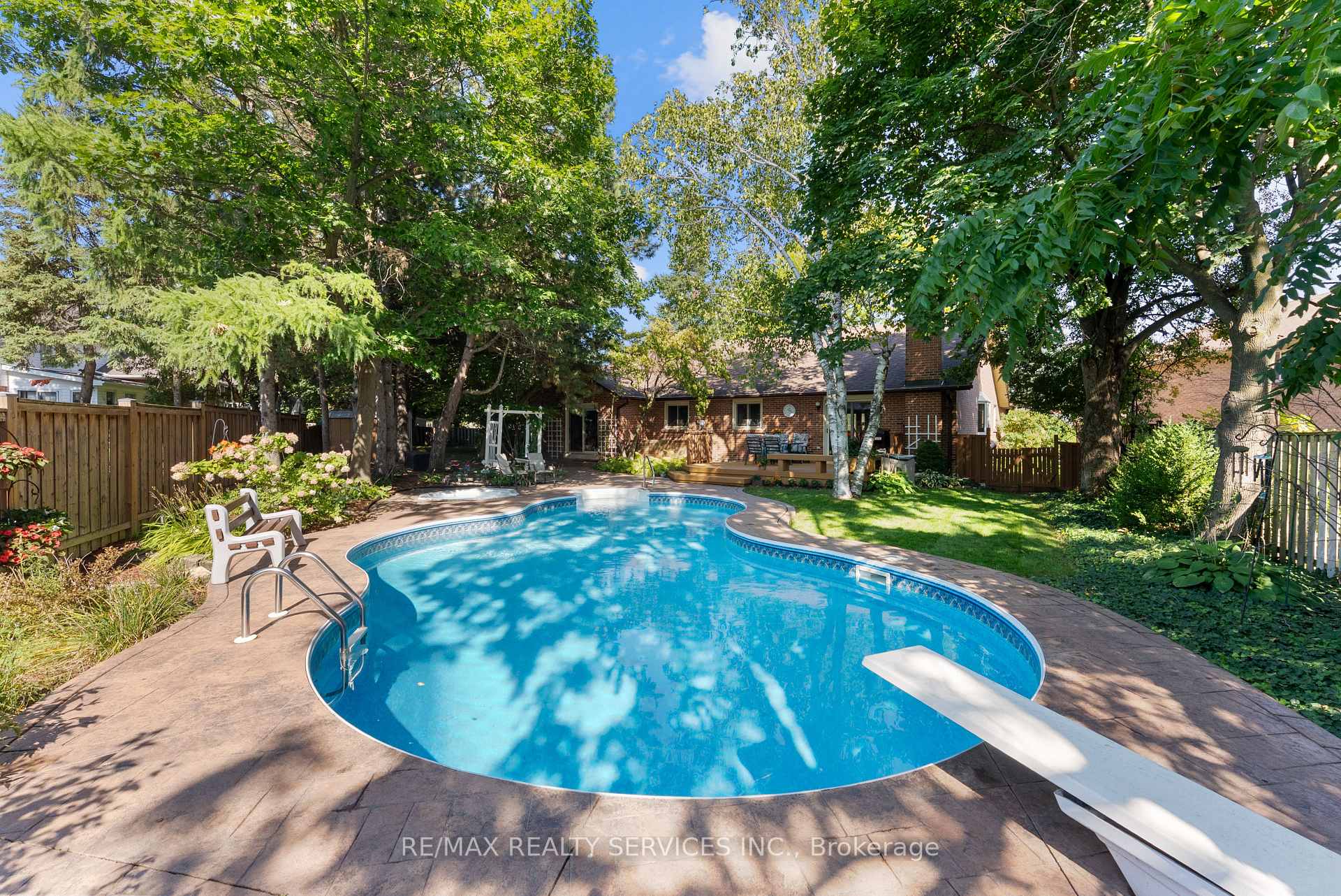 Photo 42 of 22 Oldham Crescent, Brampton, Snelgrove — HOMEH
