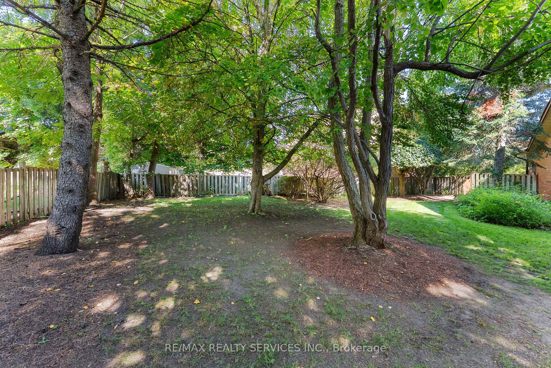 Photo 47 of 22 Oldham Crescent, Brampton, Snelgrove — HOMEH