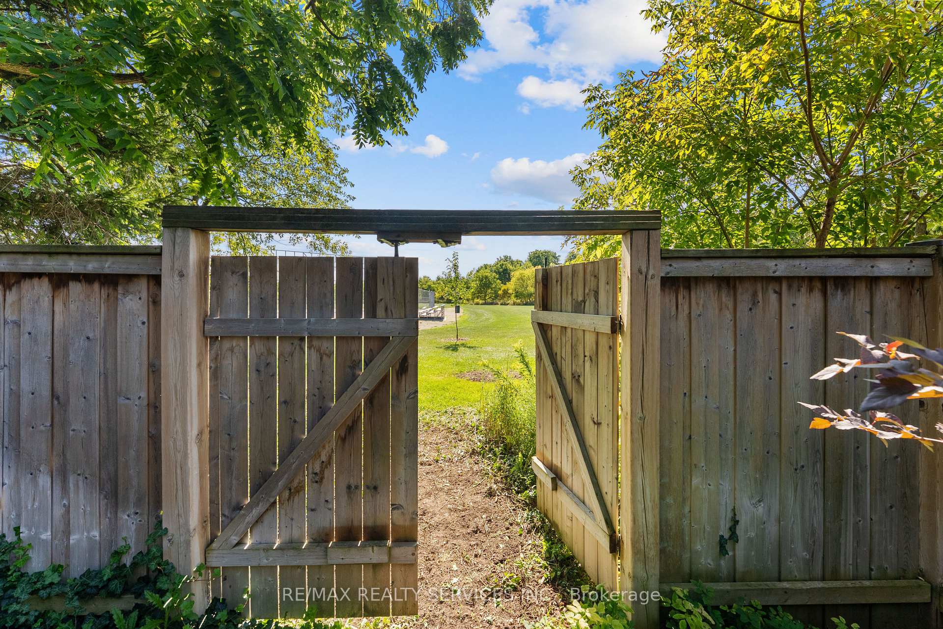 Photo 48 of 22 Oldham Crescent, Brampton, Snelgrove — HOMEH