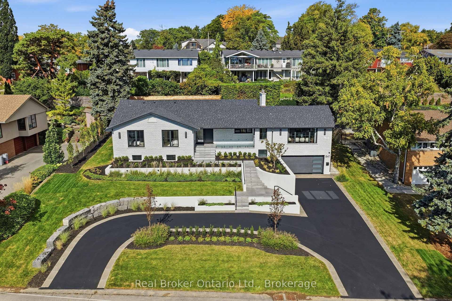 Photo 2 of 841 Danforth Place, Burlington, Bayview — HOMEH