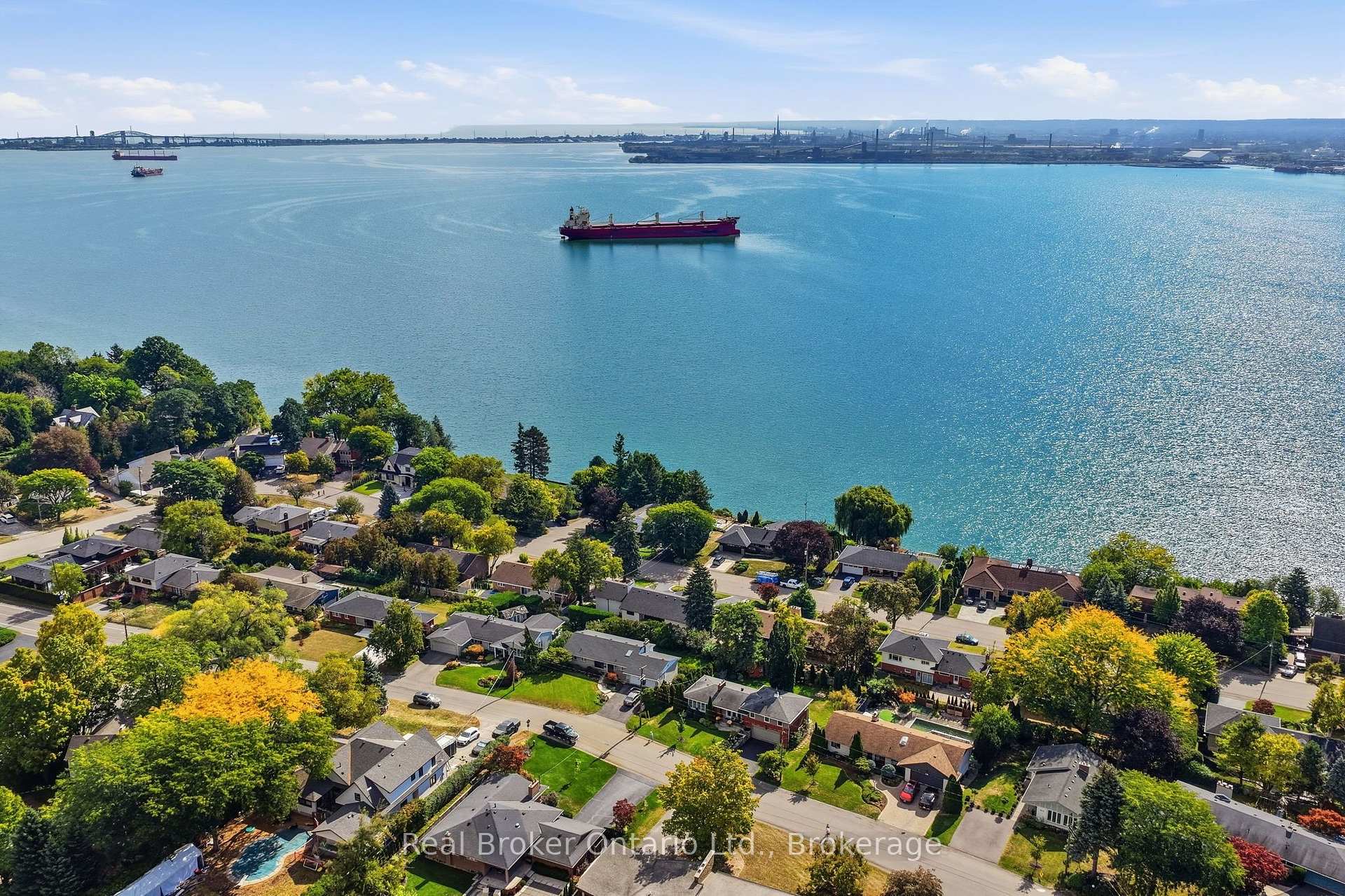 Photo 3 of 841 Danforth Place, Burlington, Bayview — HOMEH