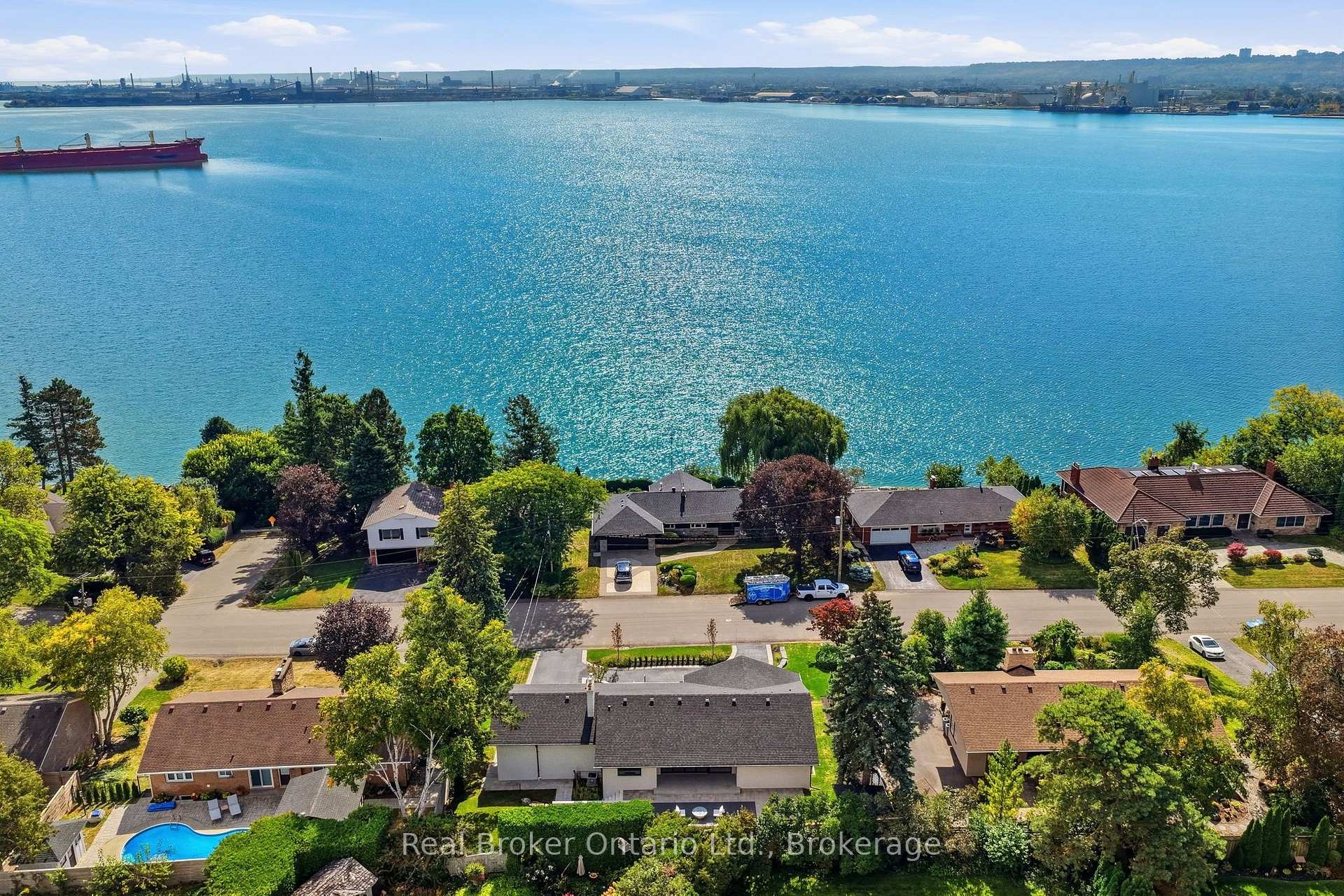 Photo 4 of 841 Danforth Place, Burlington, Bayview — HOMEH