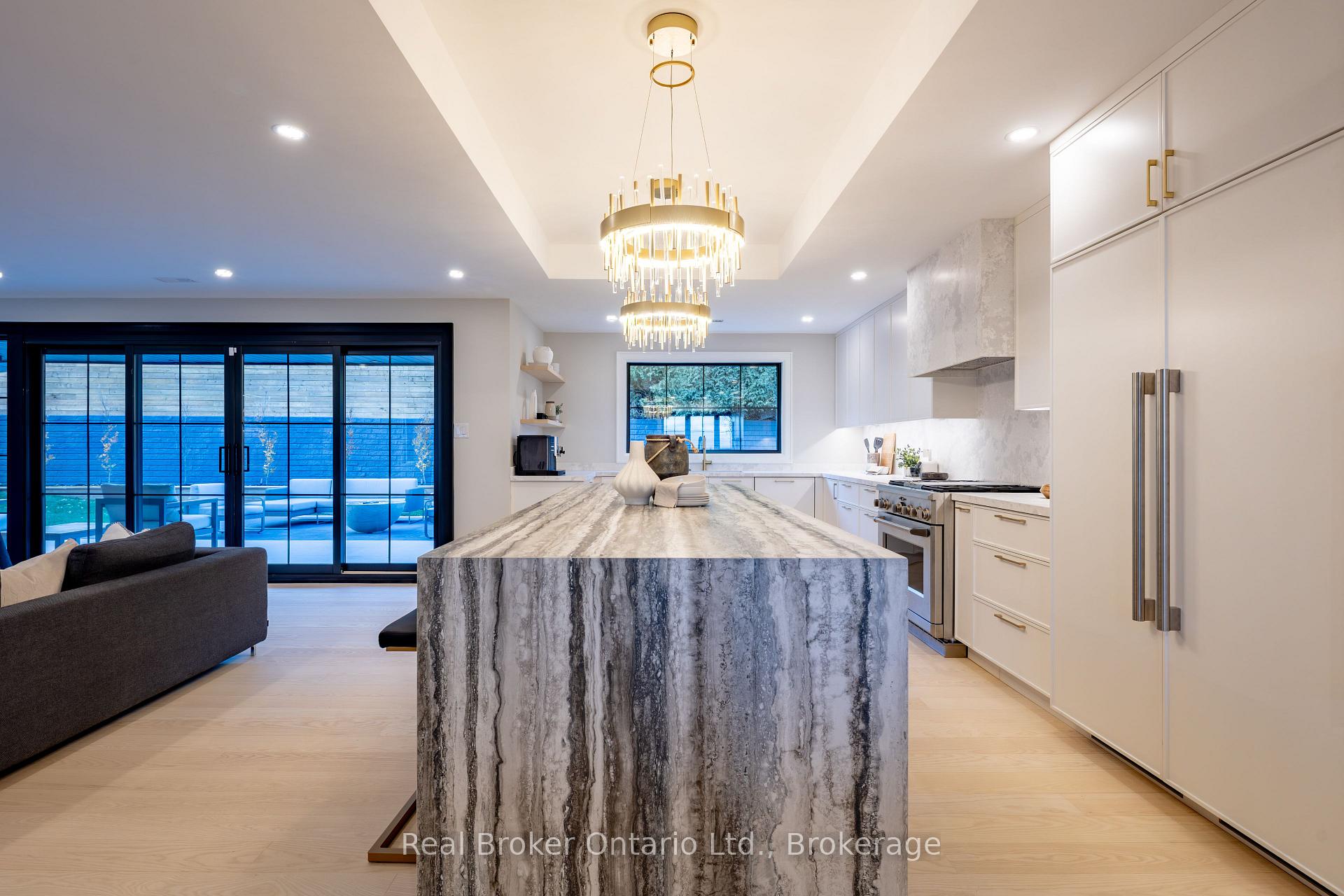 Photo 7 of 841 Danforth Place, Burlington, Bayview — HOMEH