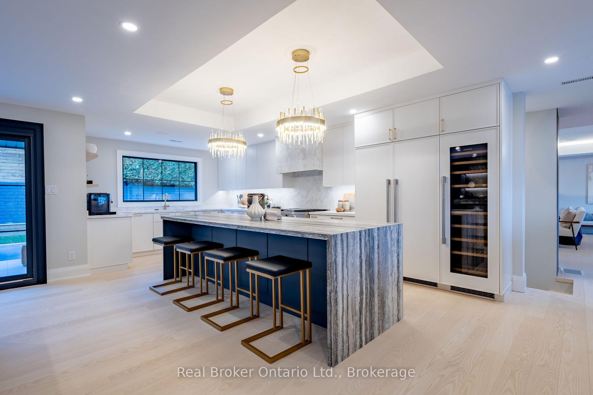 Photo 8 of 841 Danforth Place, Burlington, Bayview — HOMEH
