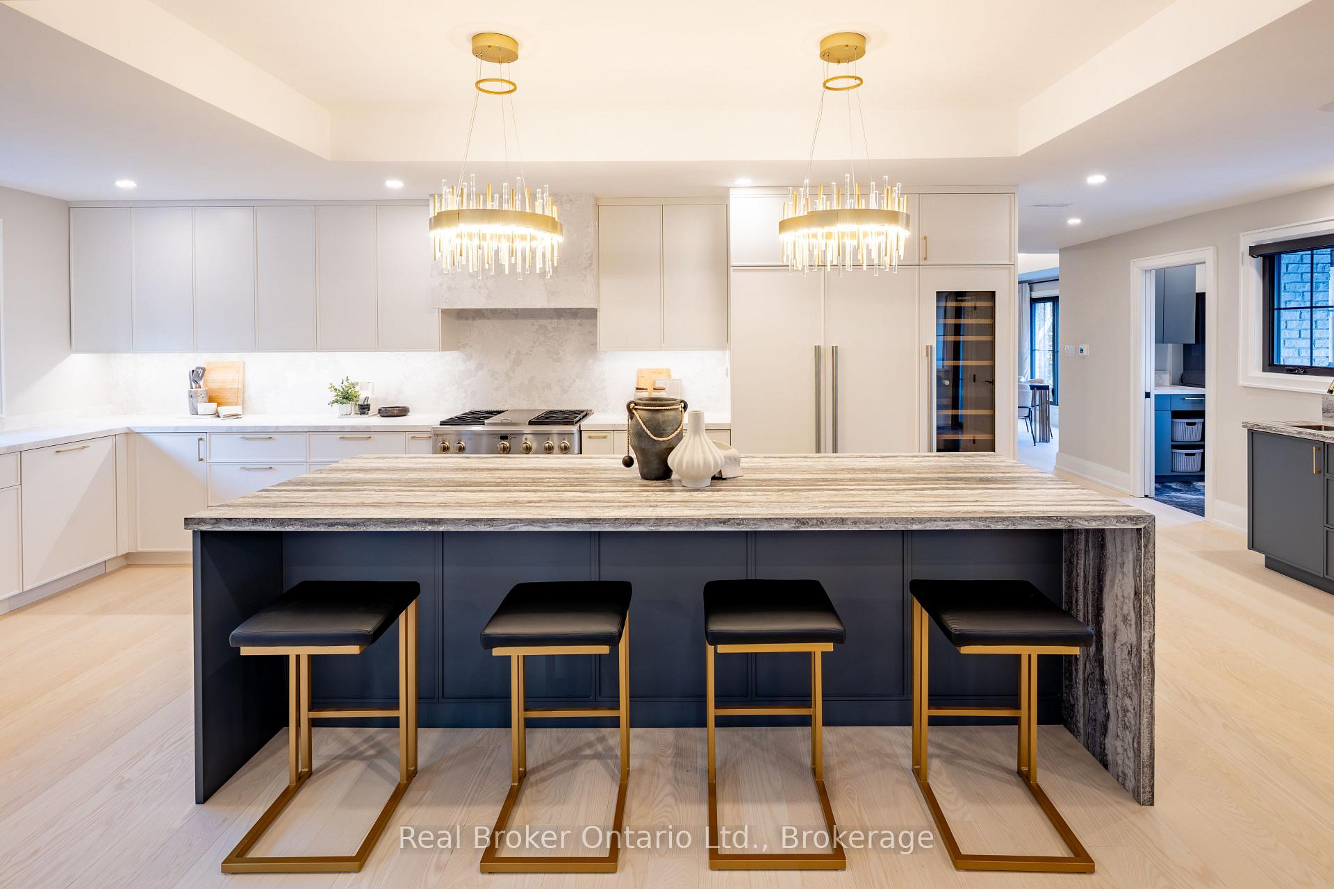 Photo 9 of 841 Danforth Place, Burlington, Bayview — HOMEH