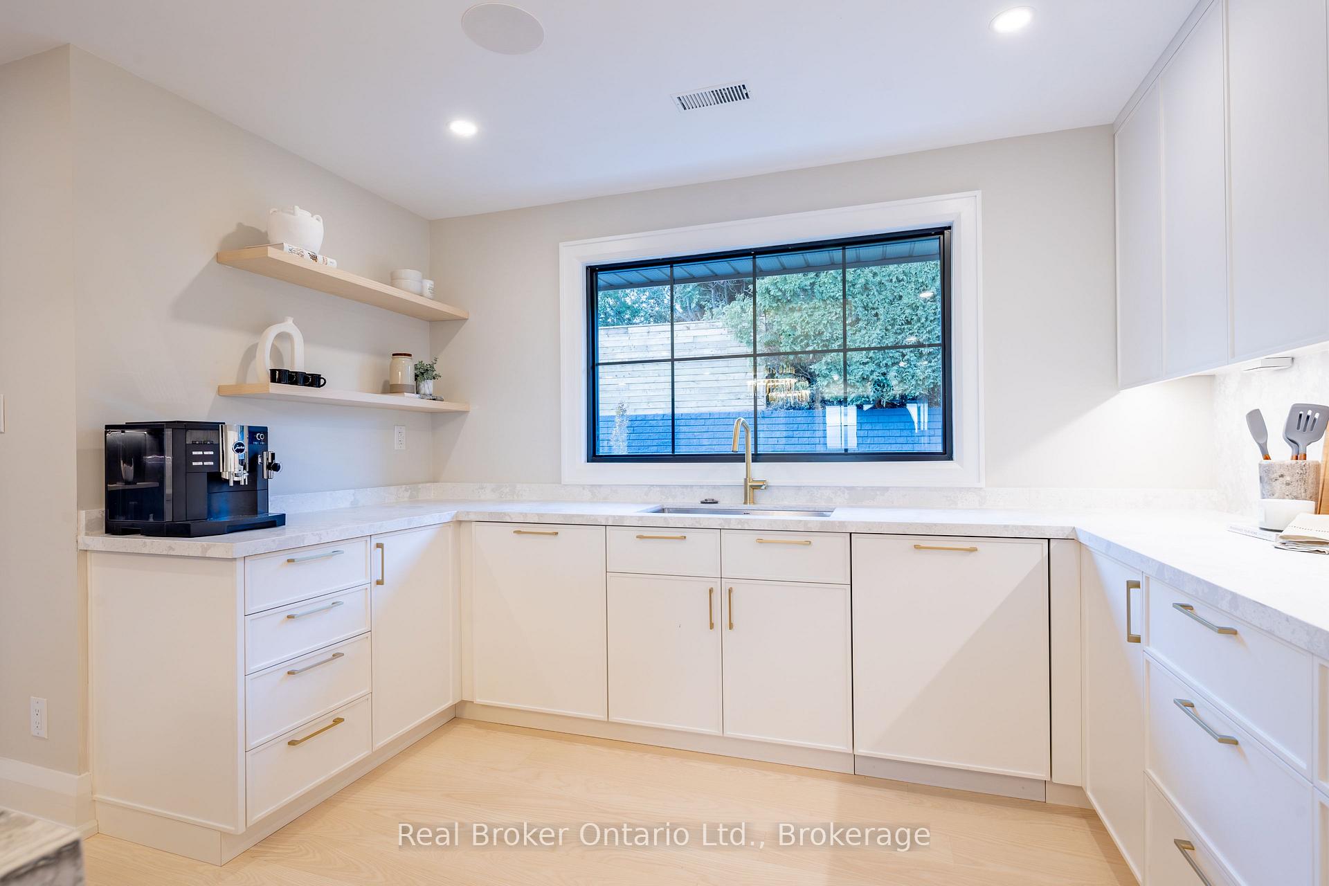Photo 11 of 841 Danforth Place, Burlington, Bayview — HOMEH