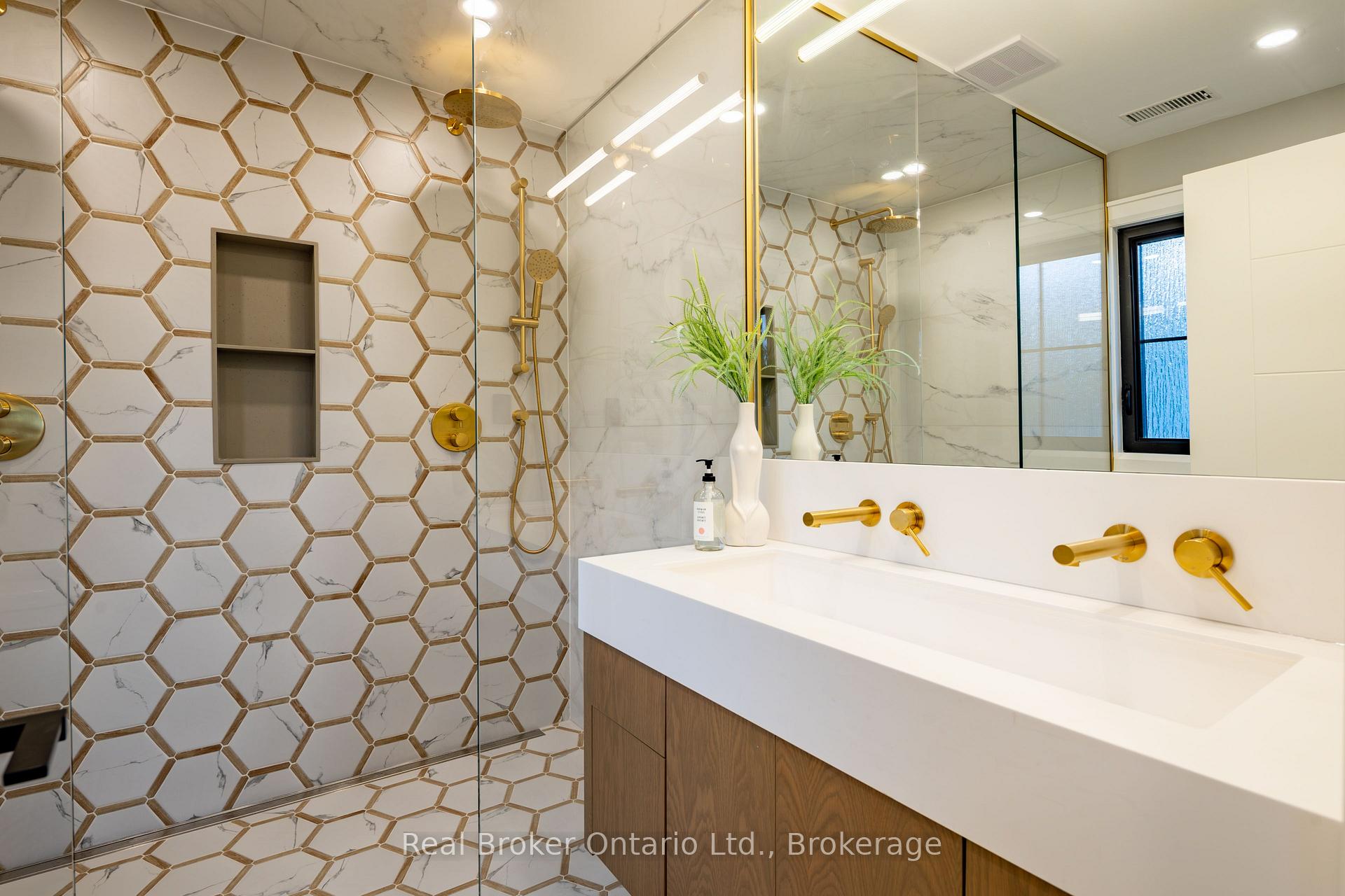 Photo 23 of 841 Danforth Place, Burlington, Bayview — HOMEH