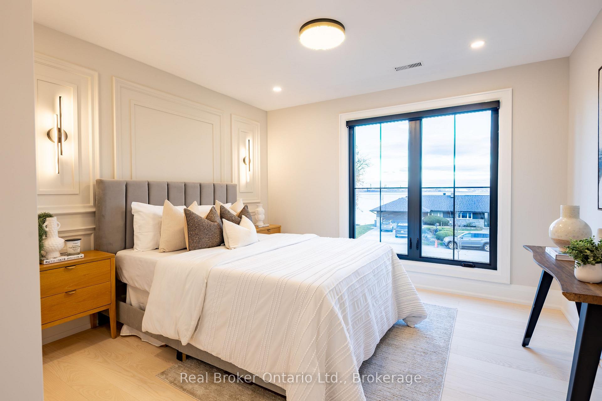 Photo 28 of 841 Danforth Place, Burlington, Bayview — HOMEH