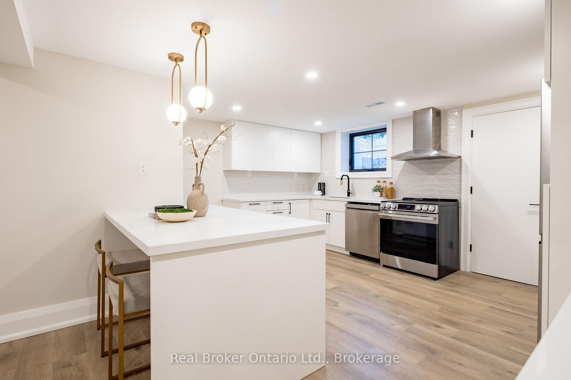 Photo 31 of 841 Danforth Place, Burlington, Bayview — HOMEH