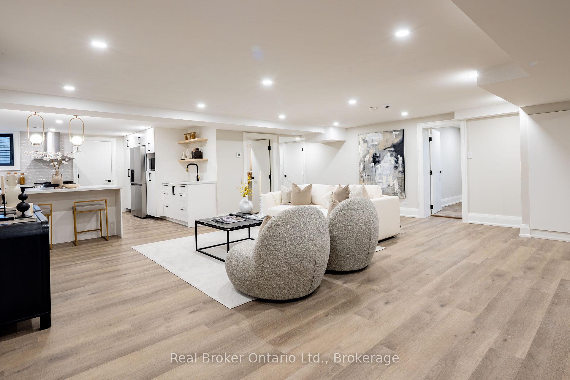Photo 36 of 841 Danforth Place, Burlington, Bayview — HOMEH