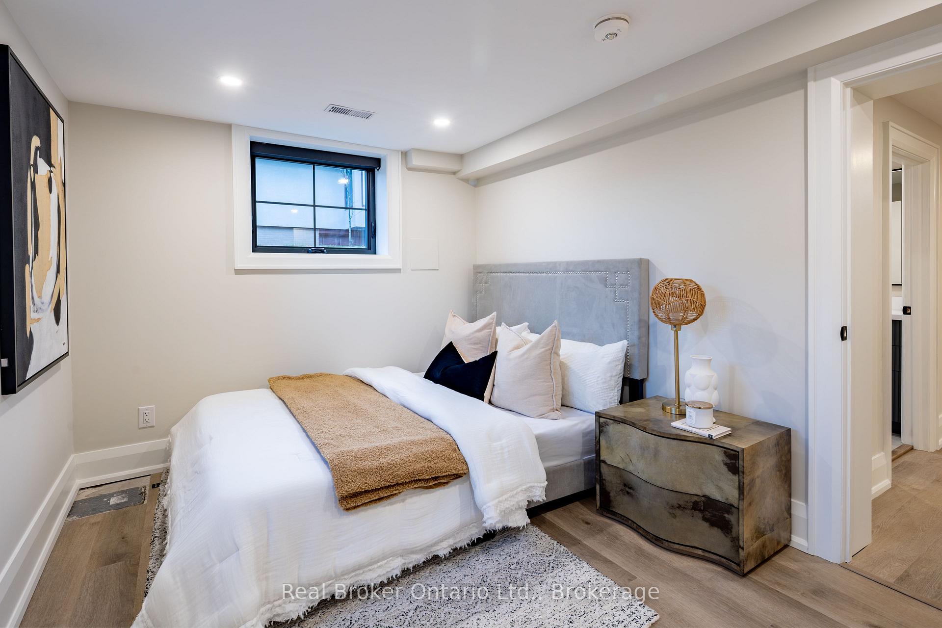 Photo 38 of 841 Danforth Place, Burlington, Bayview — HOMEH