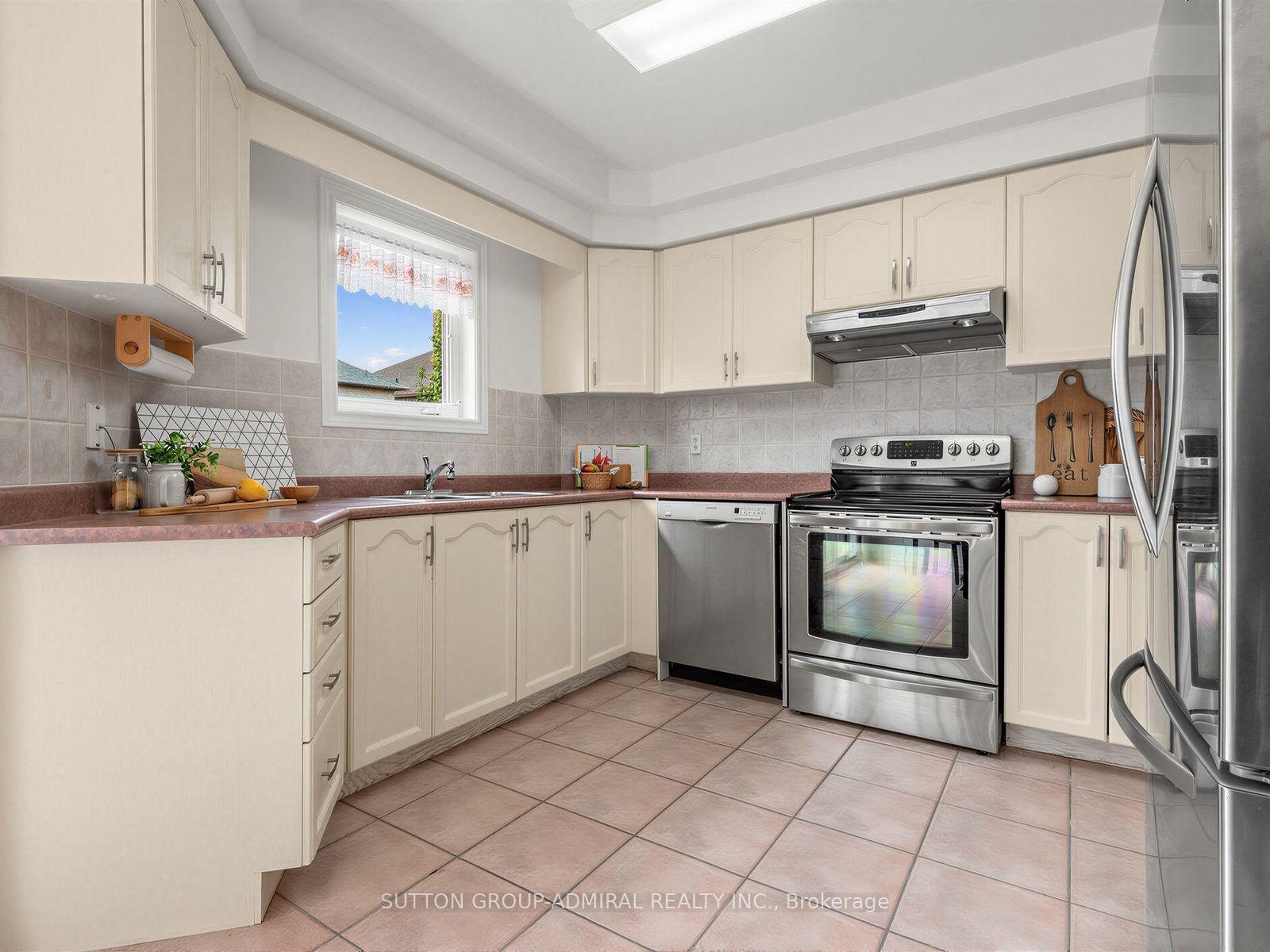 Photo 21 of 17 Royal Appian Crescent, Vaughan, Patterson — HOMEH