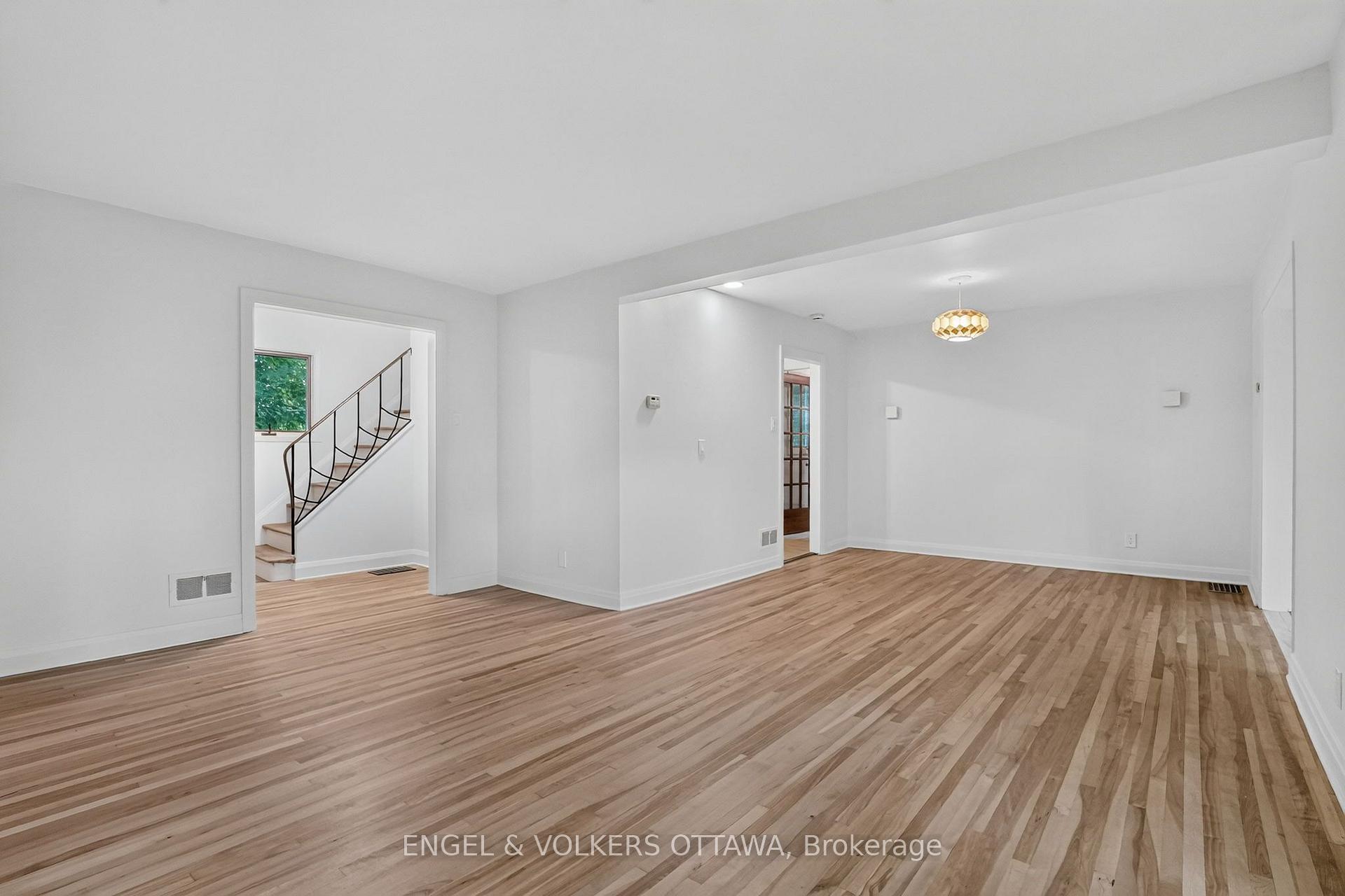 Photo 9 of 35 Bedford Crescent, Ottawa, Manor Park — HOMEH