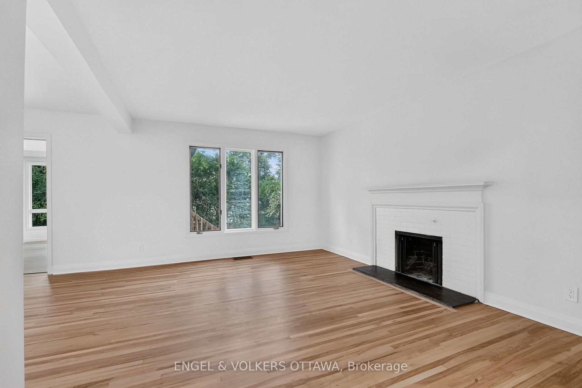 Photo 10 of 35 Bedford Crescent, Ottawa, Manor Park — HOMEH