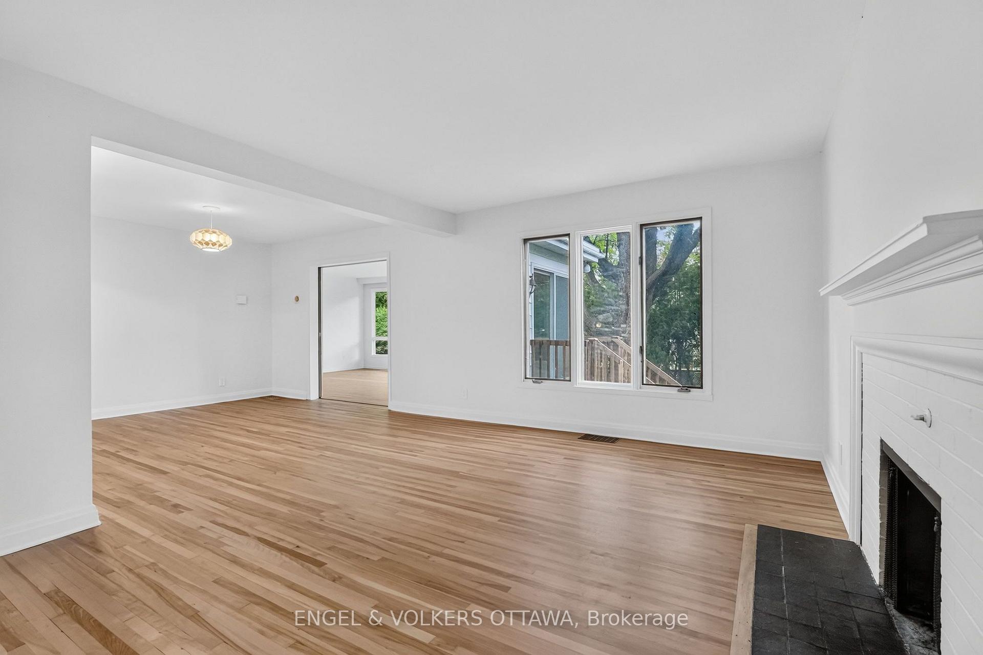 Photo 11 of 35 Bedford Crescent, Ottawa, Manor Park — HOMEH