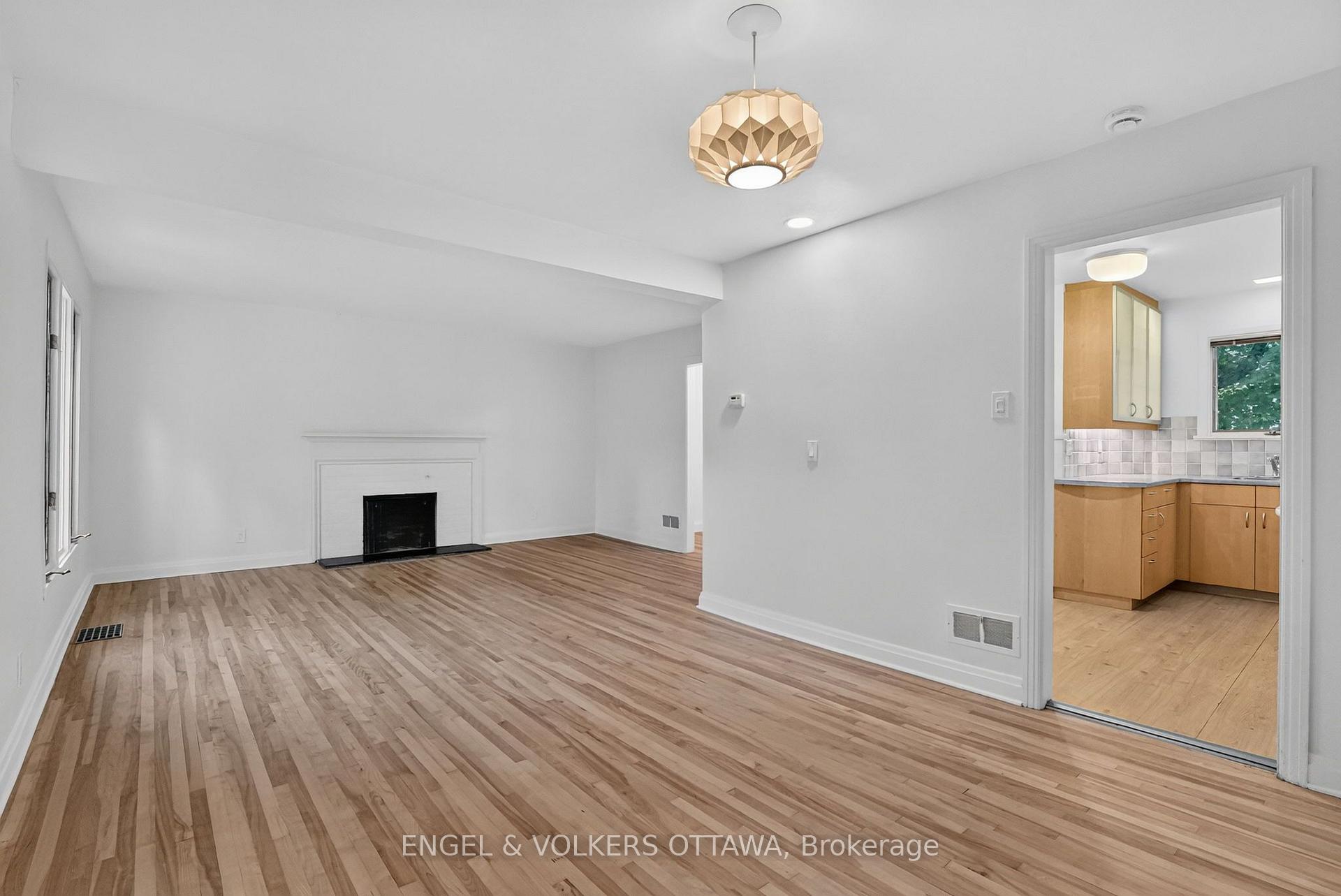 Photo 15 of 35 Bedford Crescent, Ottawa, Manor Park — HOMEH