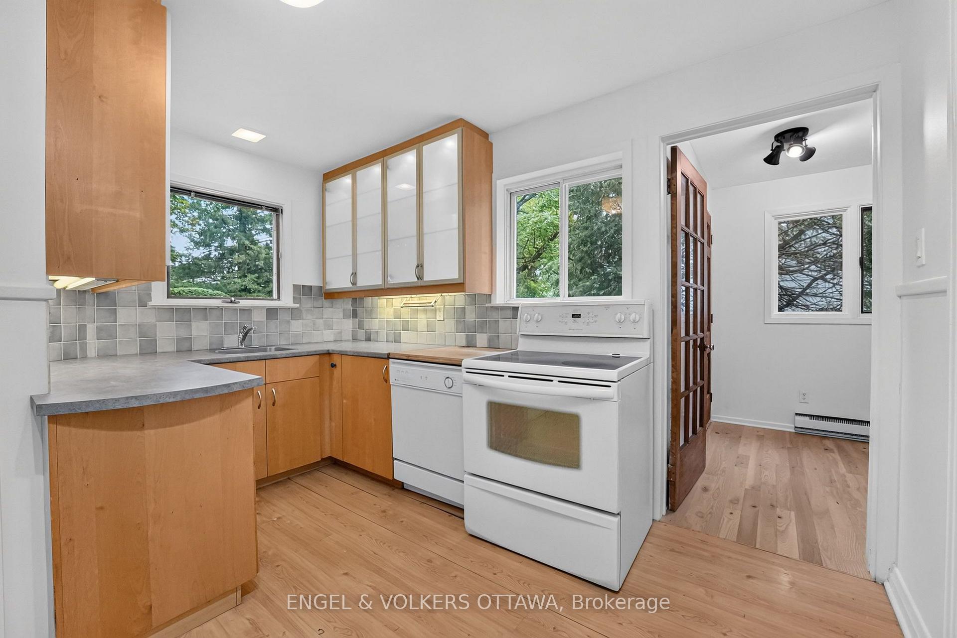 Photo 16 of 35 Bedford Crescent, Ottawa, Manor Park — HOMEH