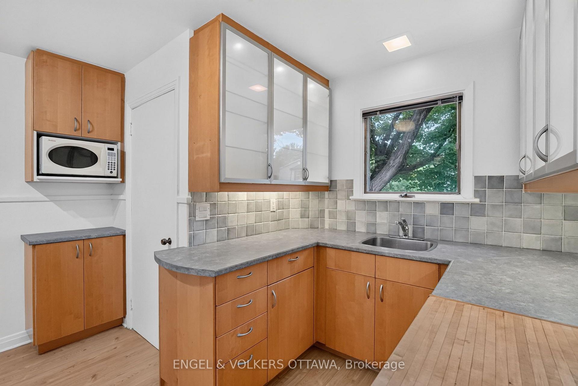 Photo 17 of 35 Bedford Crescent, Ottawa, Manor Park — HOMEH