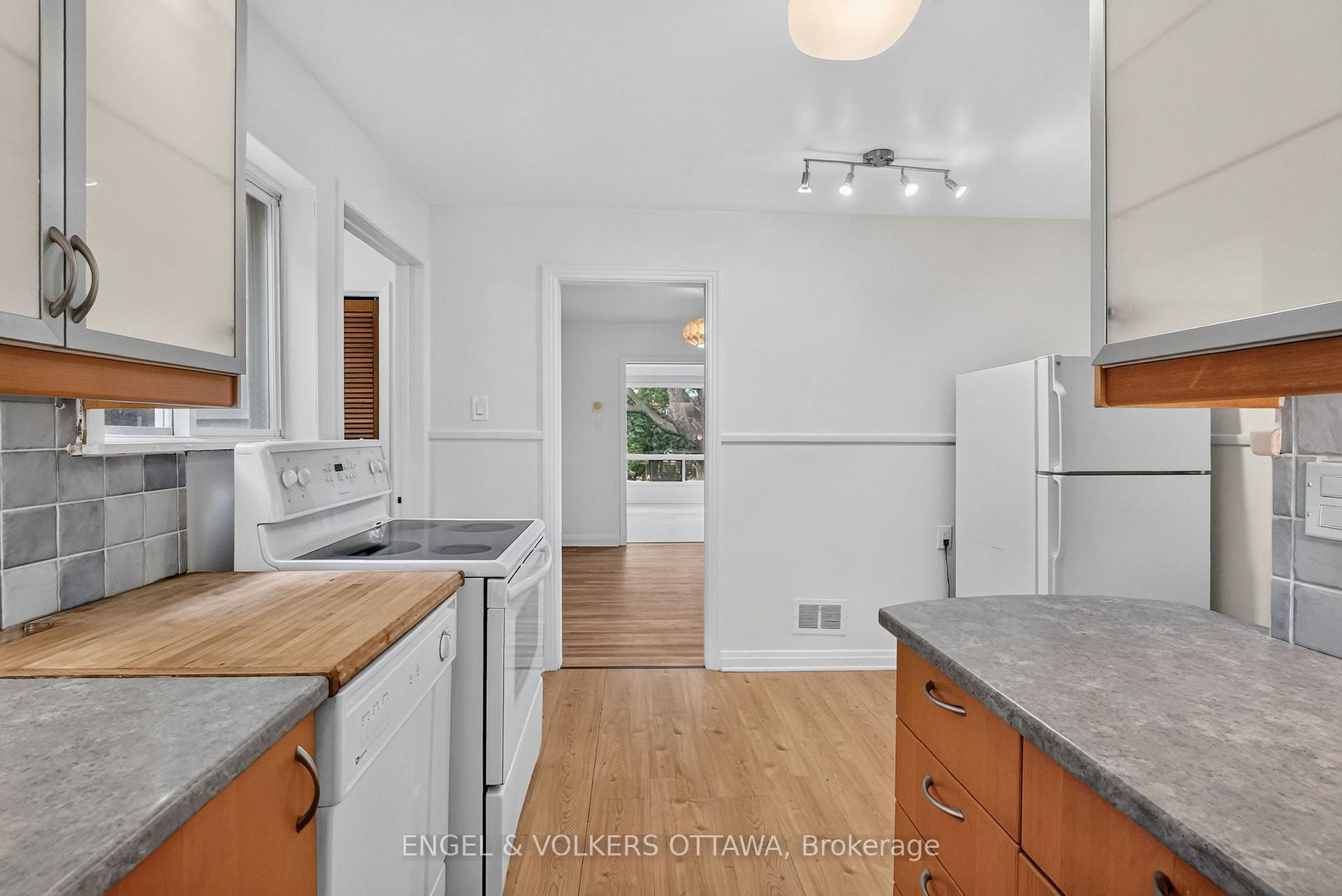 Photo 19 of 35 Bedford Crescent, Ottawa, Manor Park — HOMEH