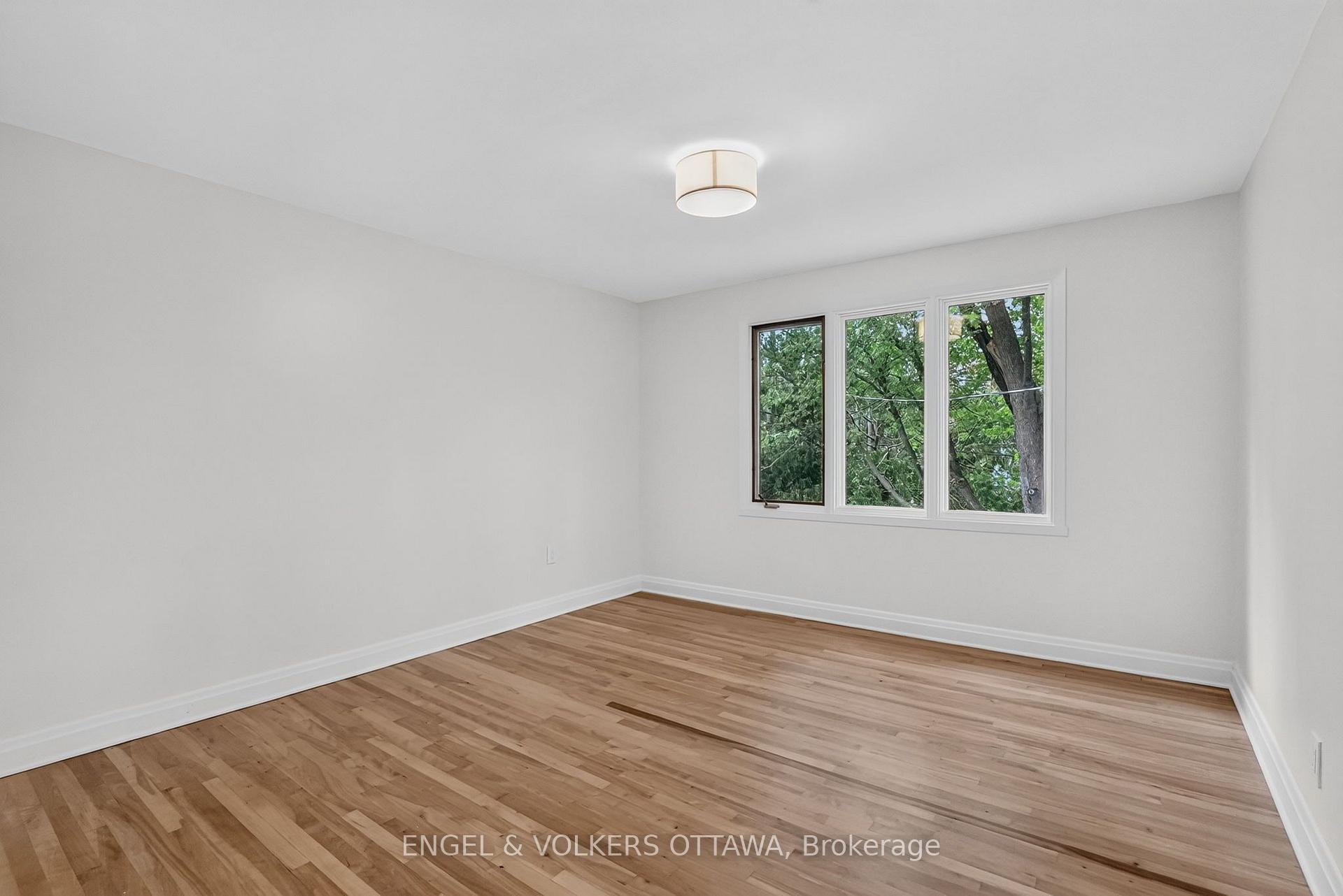Photo 28 of 35 Bedford Crescent, Ottawa, Manor Park — HOMEH