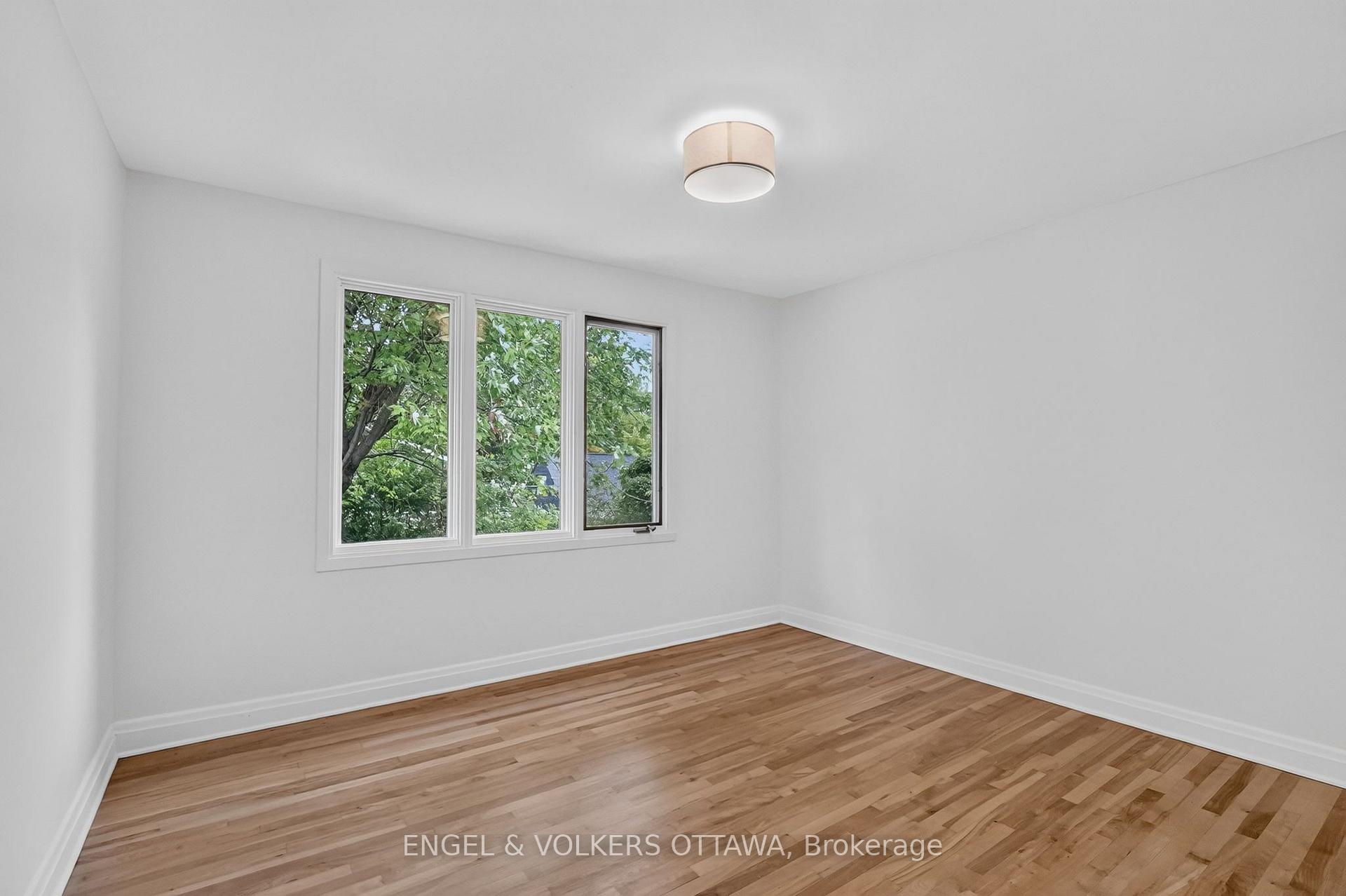 Photo 32 of 35 Bedford Crescent, Ottawa, Manor Park — HOMEH