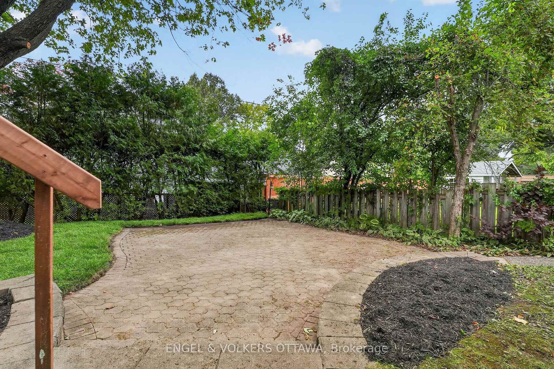 Photo 43 of 35 Bedford Crescent, Ottawa, Manor Park — HOMEH