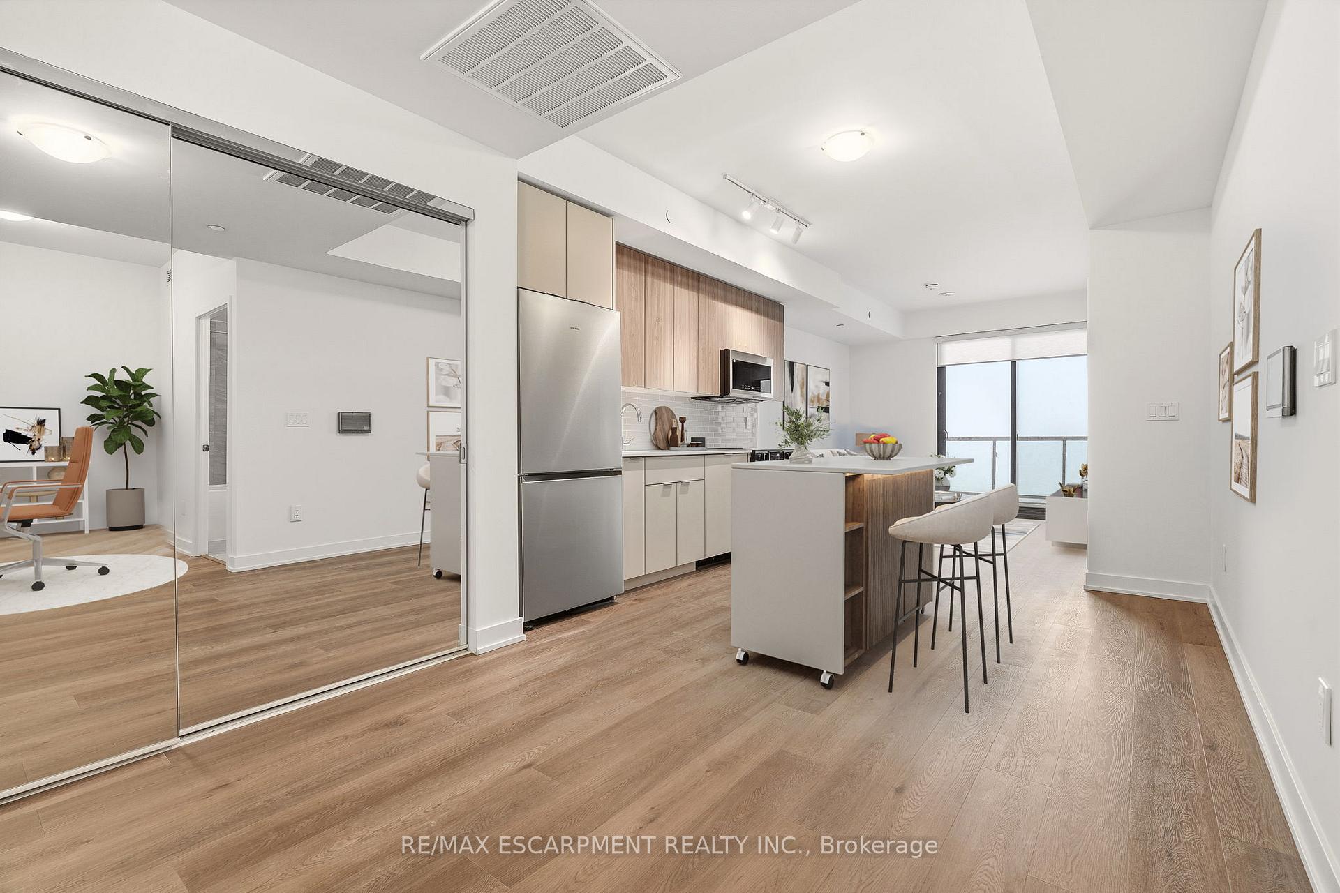 Photo 3 of Unit 1106, 2075 Lakeshore Road, Burlington, Brant — HOMEH