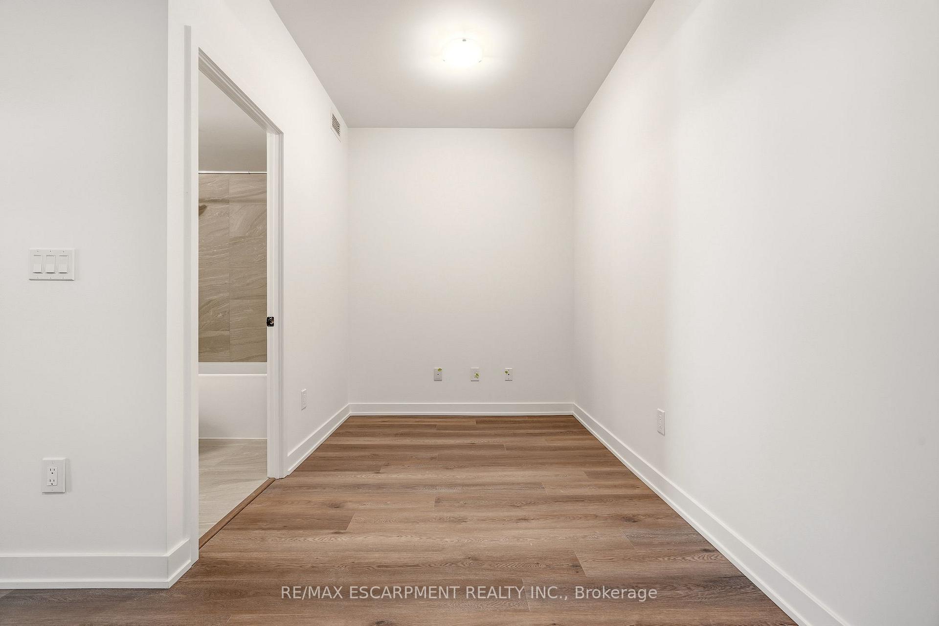Photo 9 of Unit 1106, 2075 Lakeshore Road, Burlington, Brant — HOMEH