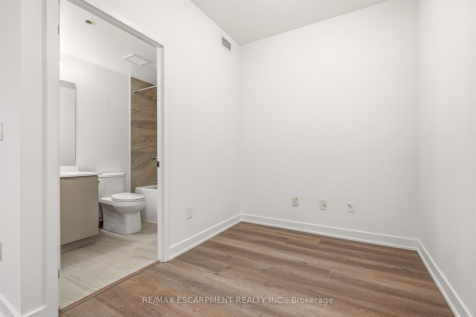 Photo 10 of Unit 1106, 2075 Lakeshore Road, Burlington, Brant — HOMEH