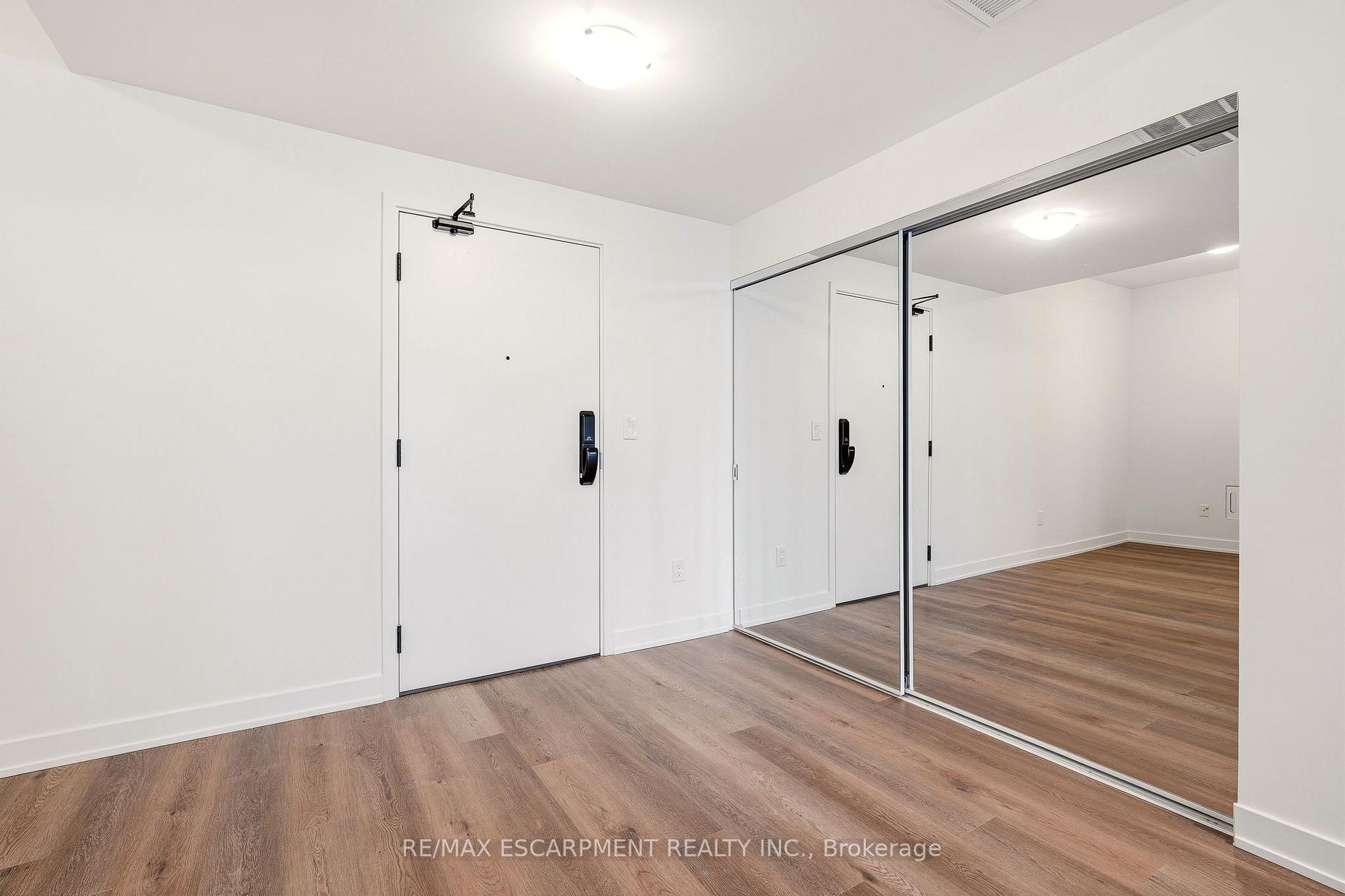 Photo 12 of Unit 1106, 2075 Lakeshore Road, Burlington, Brant — HOMEH