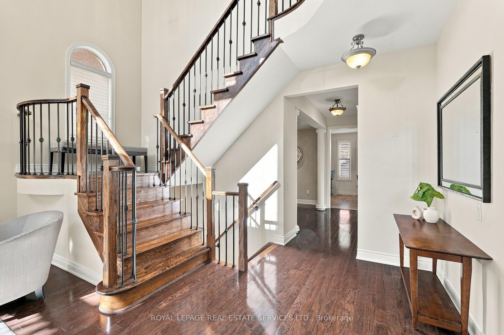 Photo 4 of 227 Alison Crescent, Oakville, Bronte — HOMEH