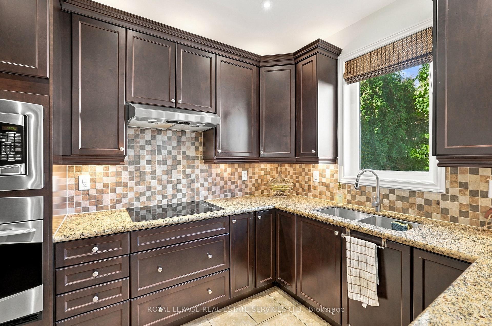 Photo 10 of 227 Alison Crescent, Oakville, Bronte — HOMEH