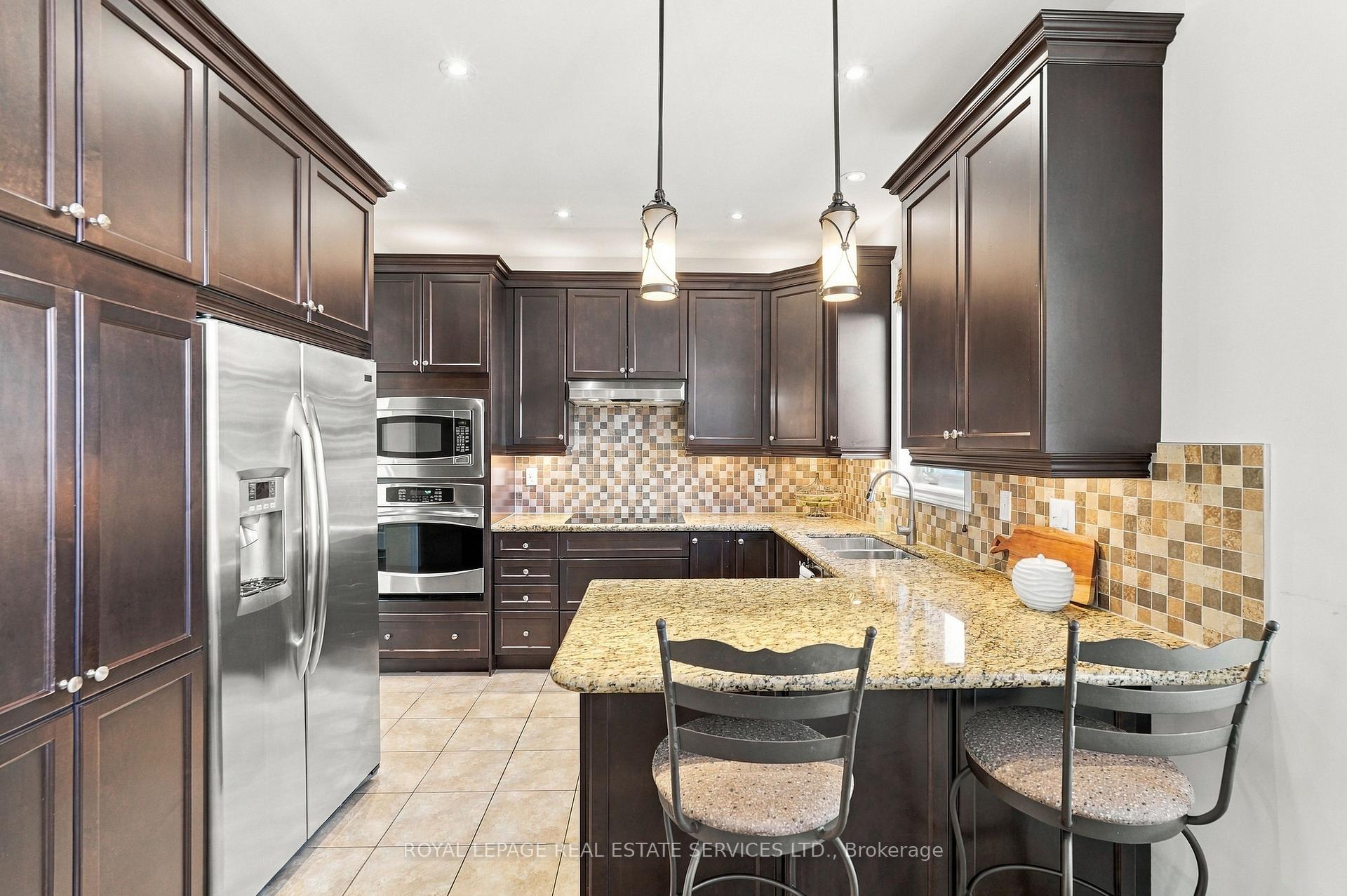 Photo 11 of 227 Alison Crescent, Oakville, Bronte — HOMEH
