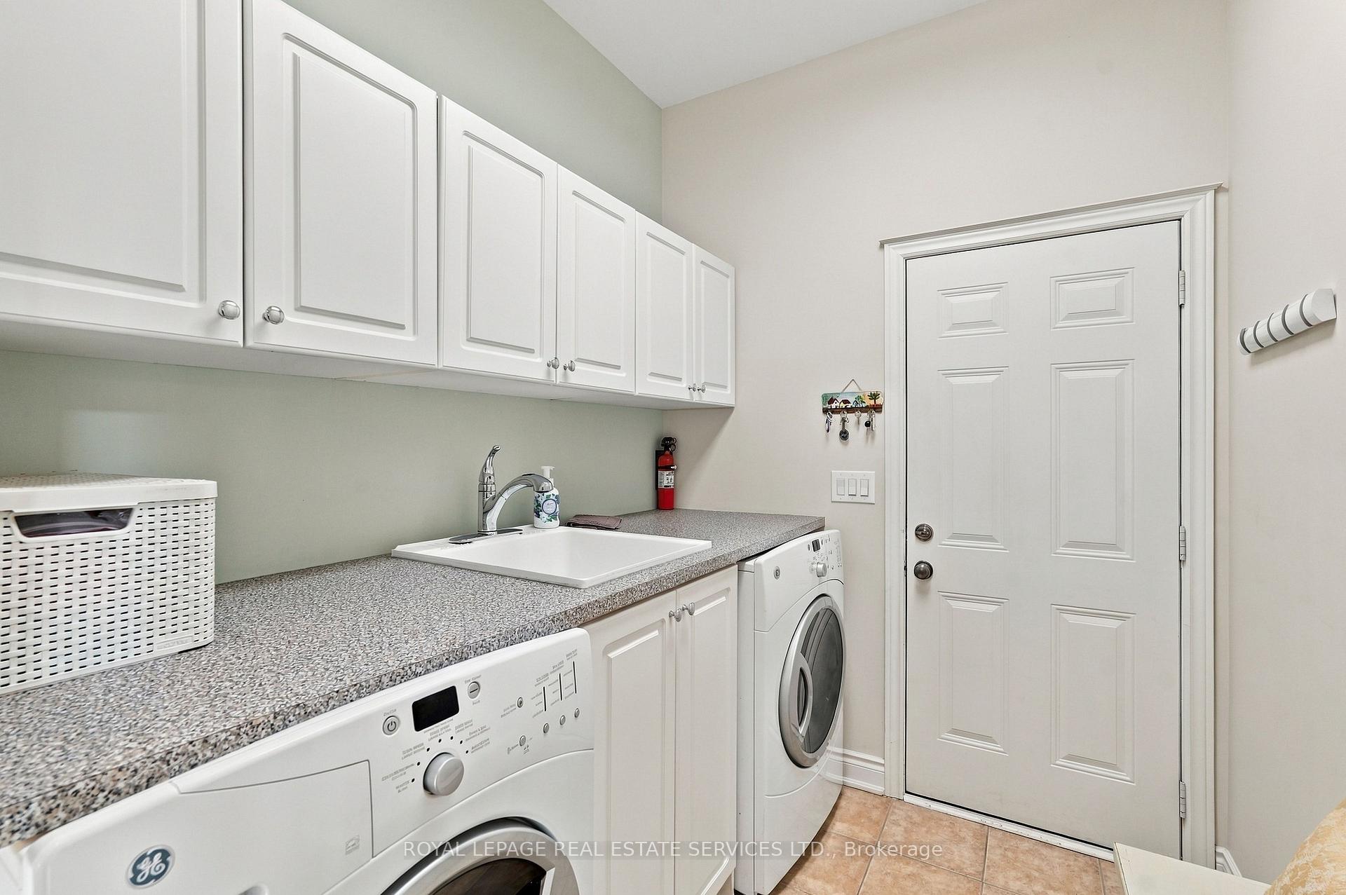 Photo 17 of 227 Alison Crescent, Oakville, Bronte — HOMEH
