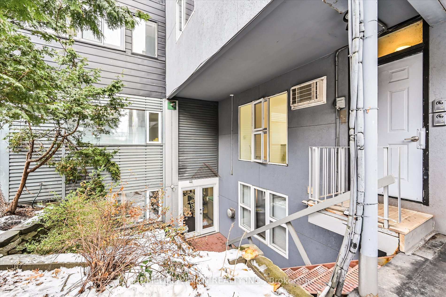 Photo 3 of Unit 3rd Flr, 400 Summerhill Avenue, Toronto, Rosedale-Moore Park — HOMEH