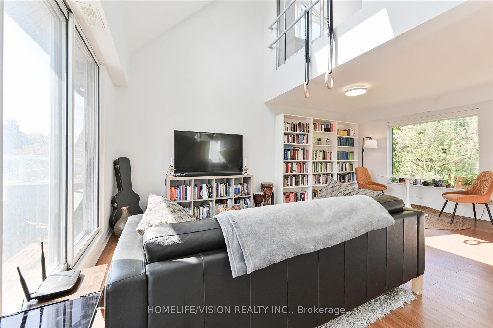 Photo 8 of Unit 3rd Flr, 400 Summerhill Avenue, Toronto, Rosedale-Moore Park — HOMEH