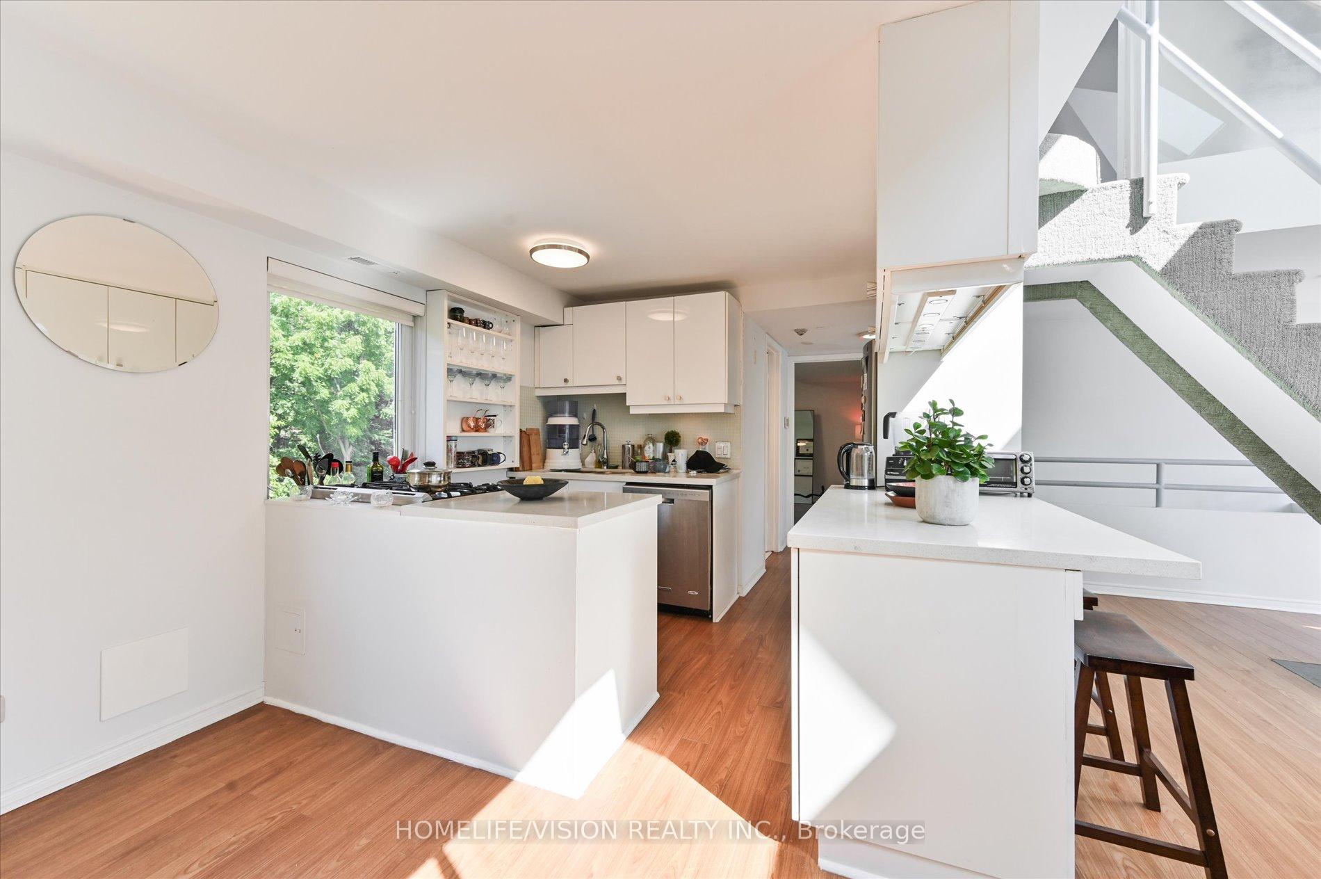 Photo 12 of Unit 3rd Flr, 400 Summerhill Avenue, Toronto, Rosedale-Moore Park — HOMEH