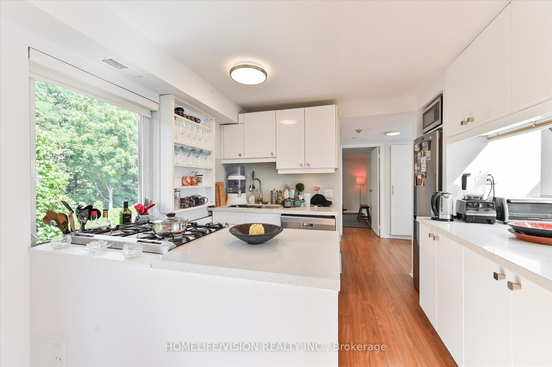 Photo 13 of Unit 3rd Flr, 400 Summerhill Avenue, Toronto, Rosedale-Moore Park — HOMEH