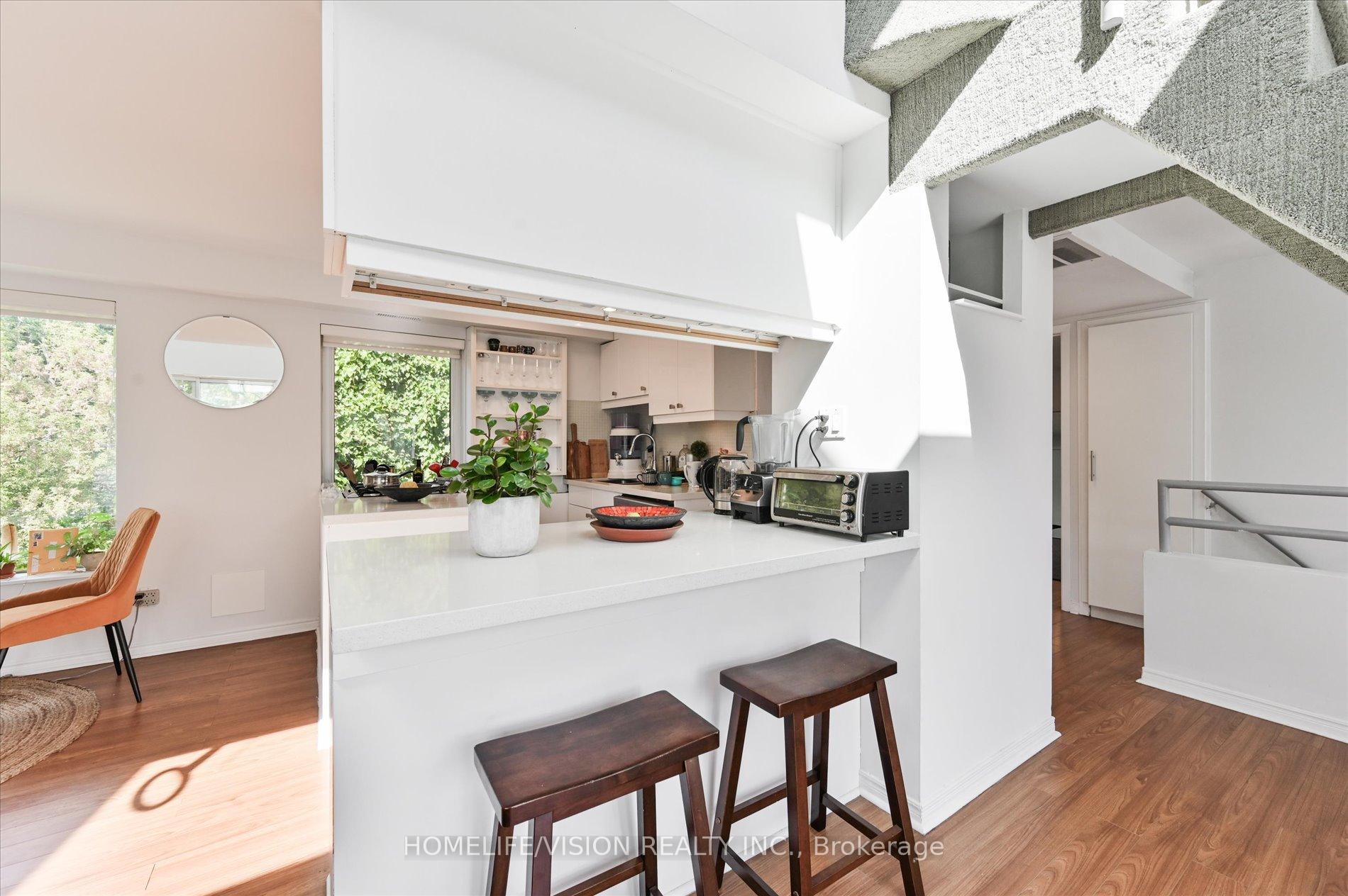 Photo 14 of Unit 3rd Flr, 400 Summerhill Avenue, Toronto, Rosedale-Moore Park — HOMEH