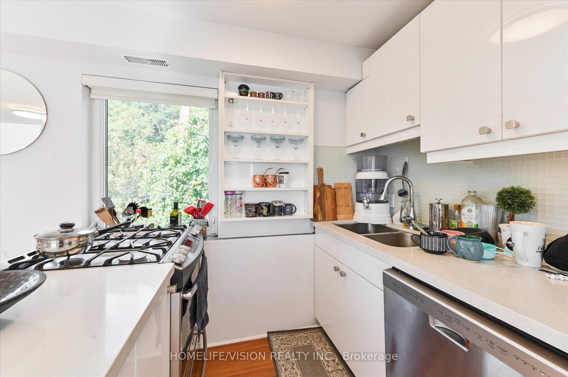 Photo 15 of Unit 3rd Flr, 400 Summerhill Avenue, Toronto, Rosedale-Moore Park — HOMEH
