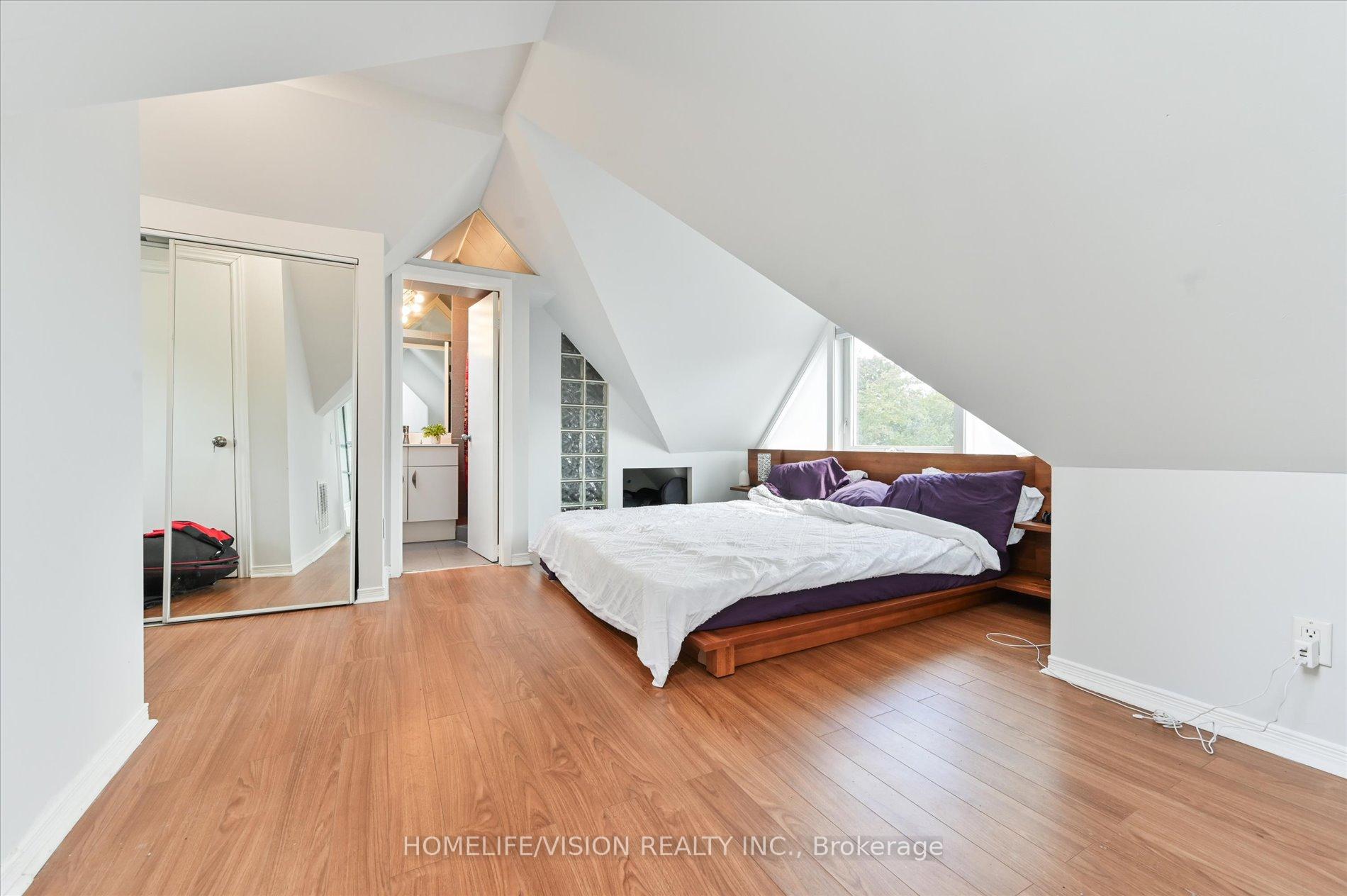 Photo 26 of Unit 3rd Flr, 400 Summerhill Avenue, Toronto, Rosedale-Moore Park — HOMEH