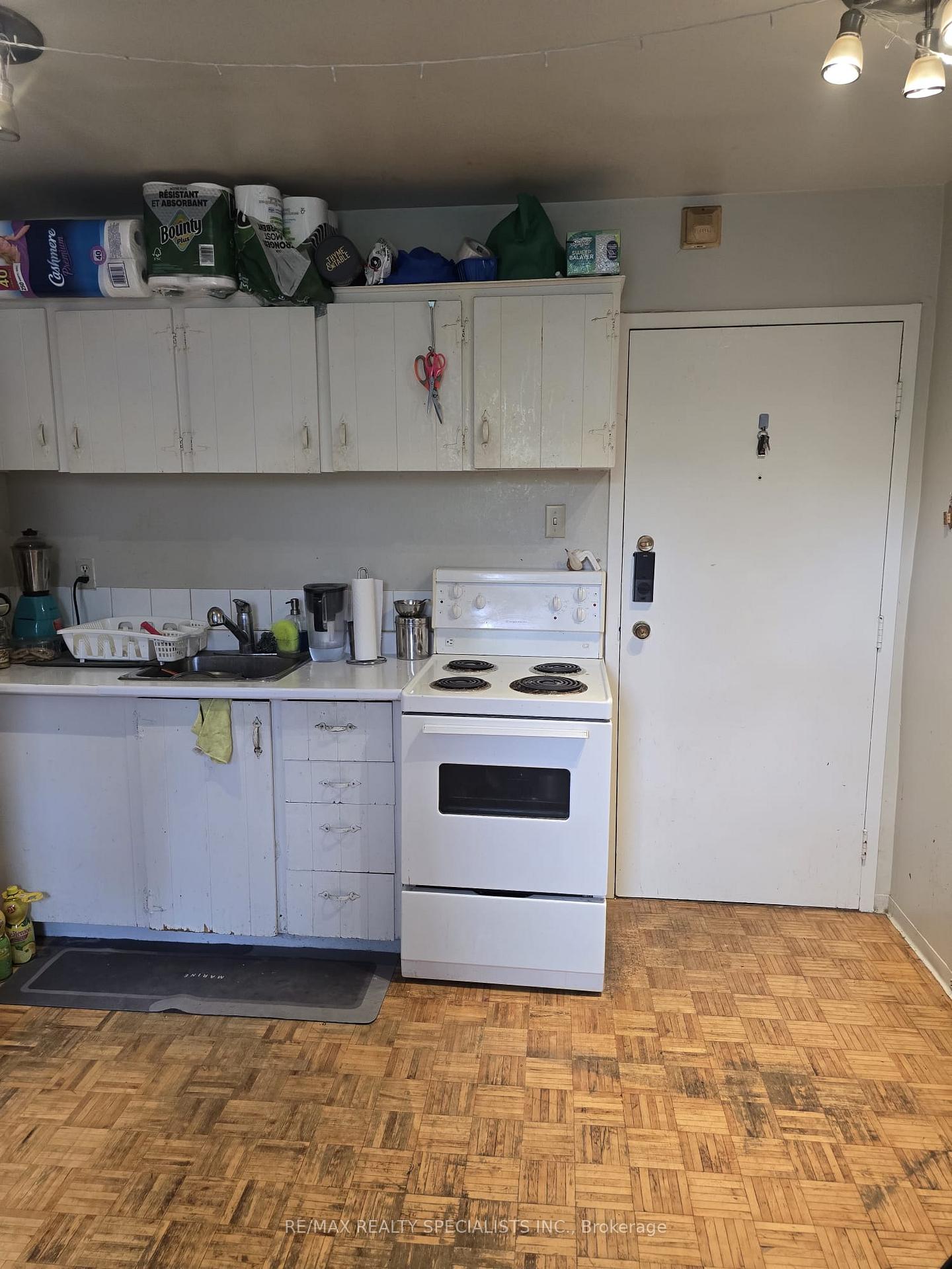 Photo of Unit 305, 1087 Bloor Street W