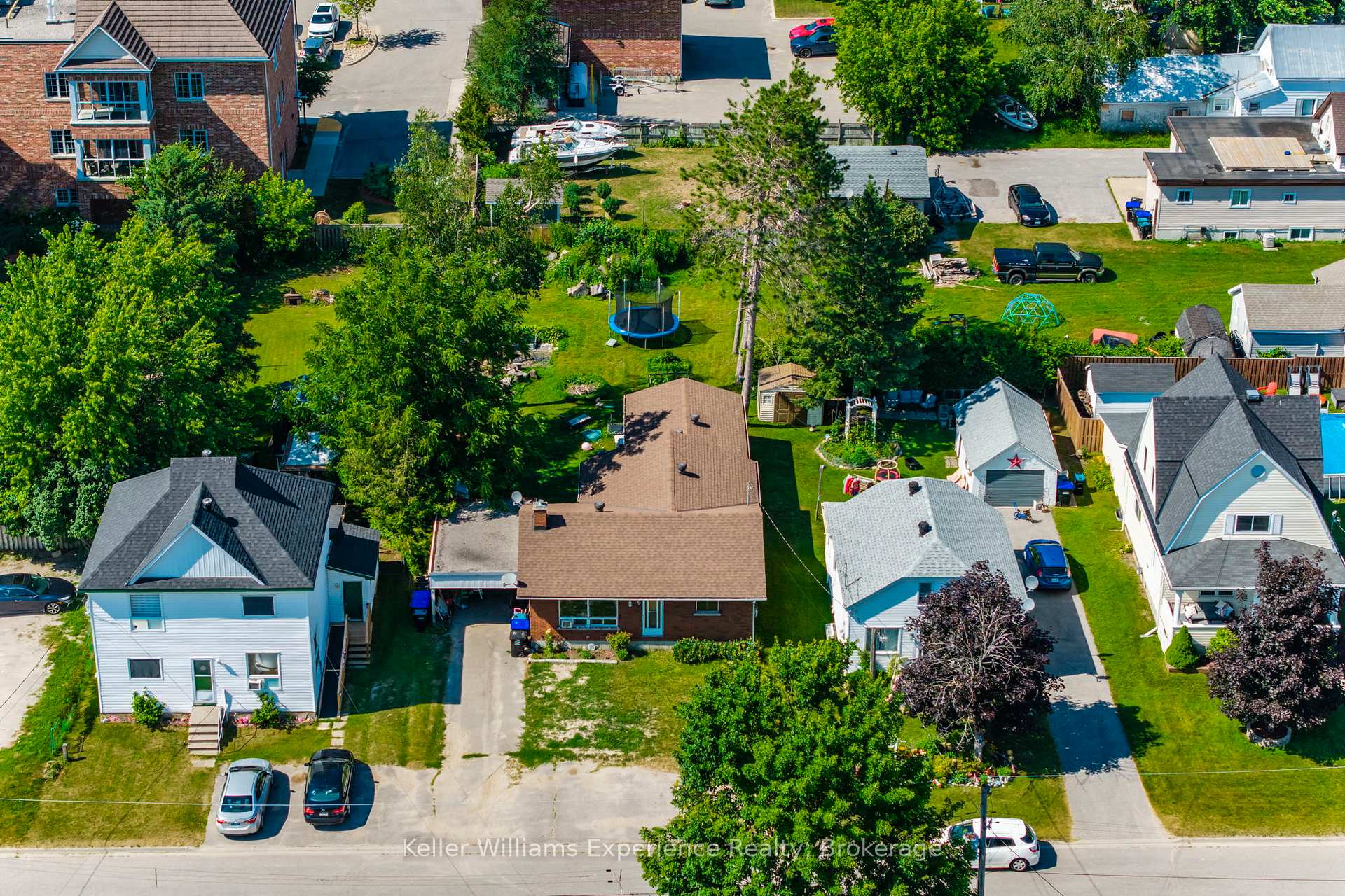 Photo 3 of 9 Wolfe Street, Penetanguishene — HOMEH