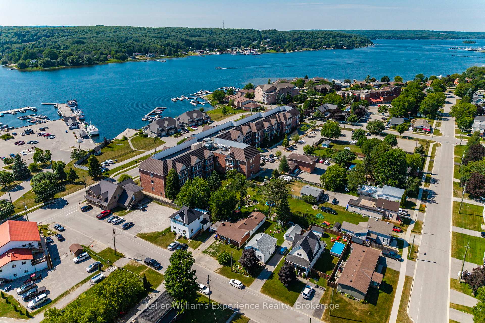 Photo 4 of 9 Wolfe Street, Penetanguishene — HOMEH