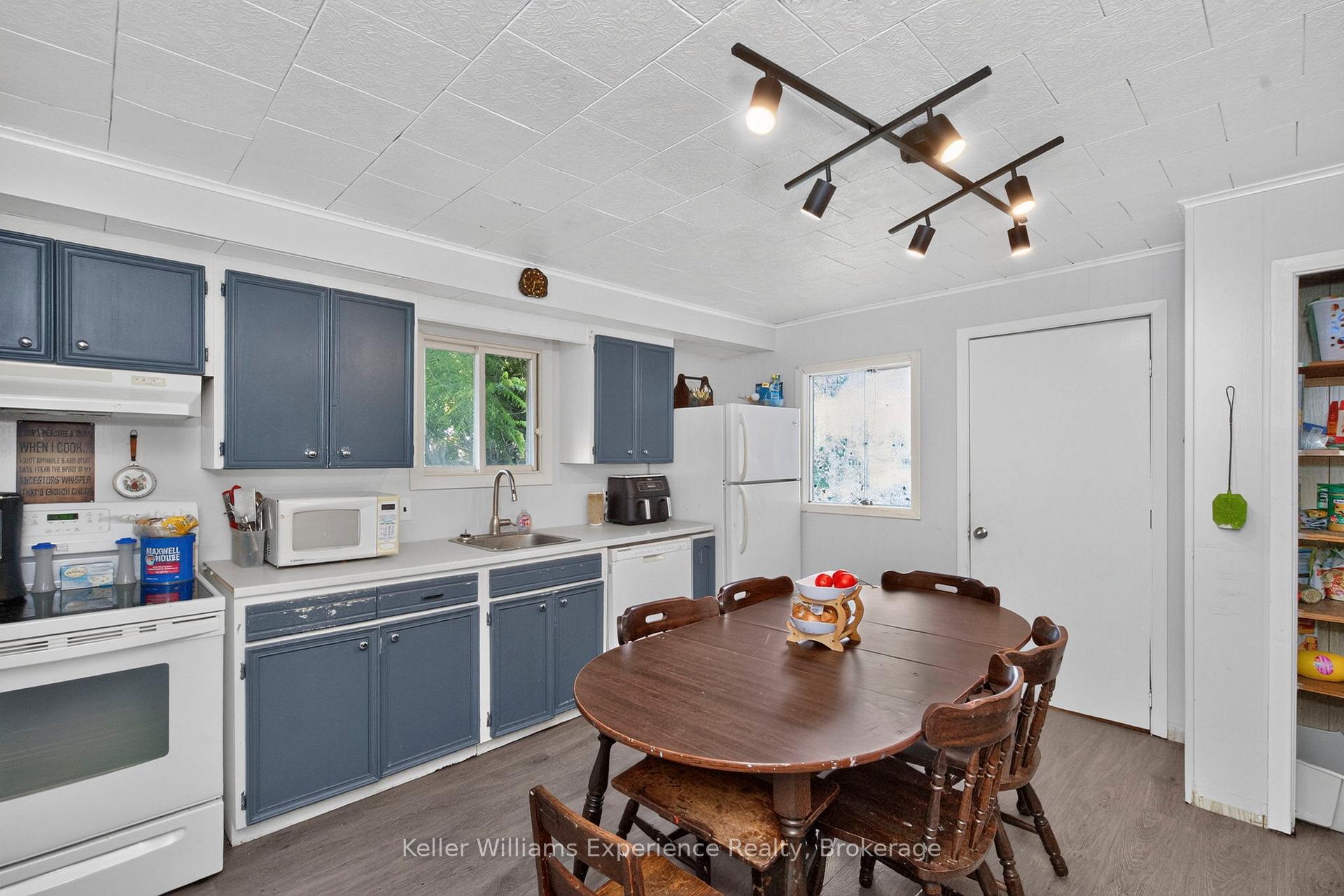 Photo 6 of 9 Wolfe Street, Penetanguishene — HOMEH