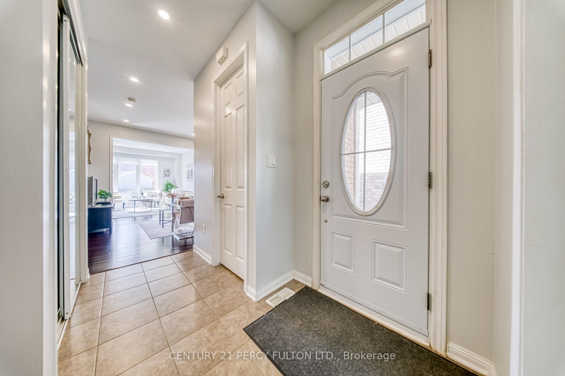 Photo 7 of 1749 Liatris Drive, Pickering, Duffin Heights — HOMEH